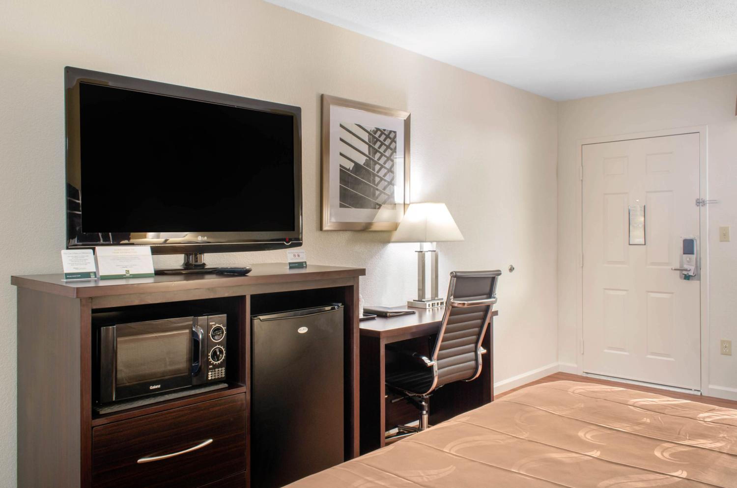 King Room - Non-Smoking photo 1