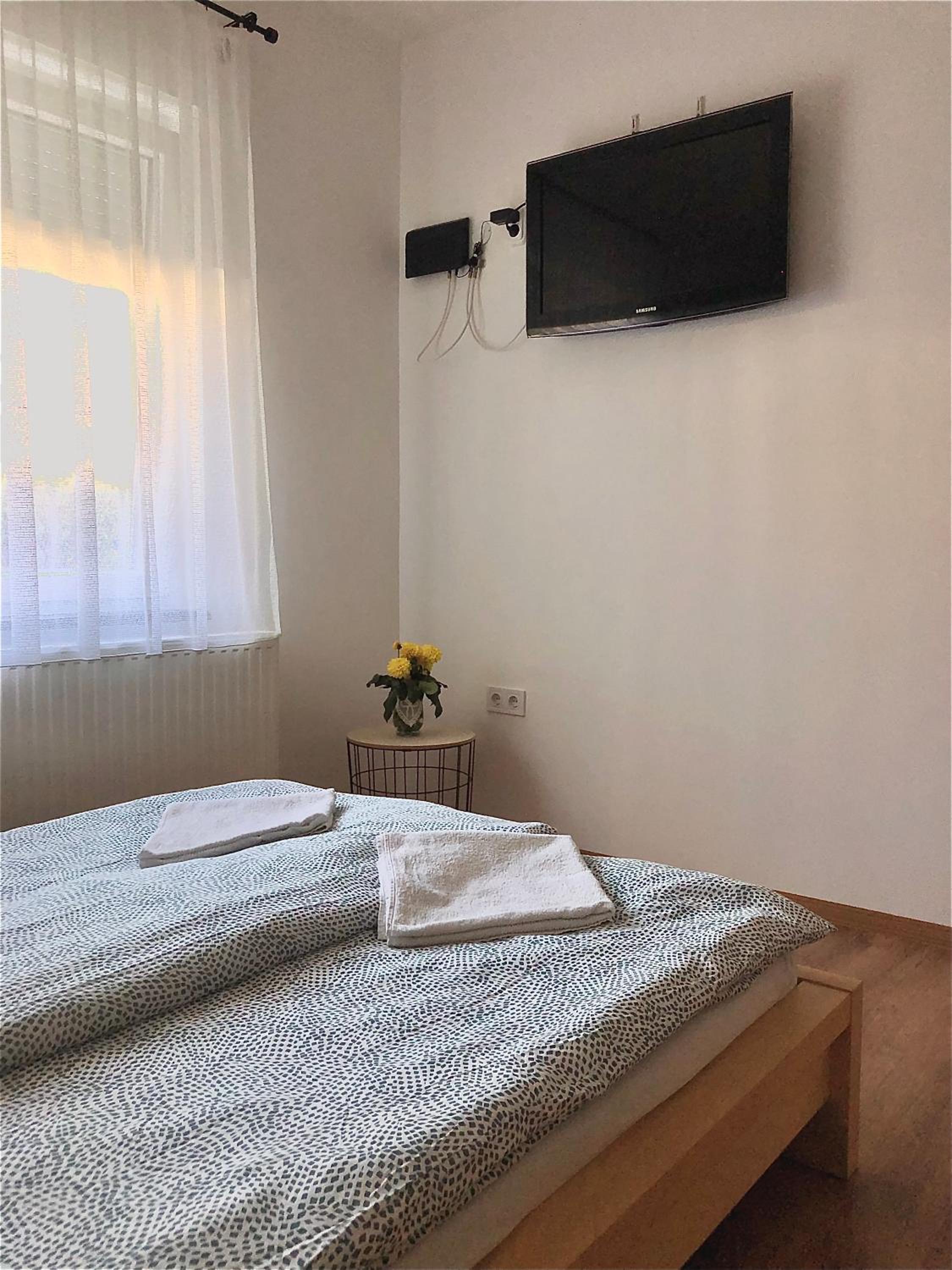 One-Bedroom Apartment - Photo 12