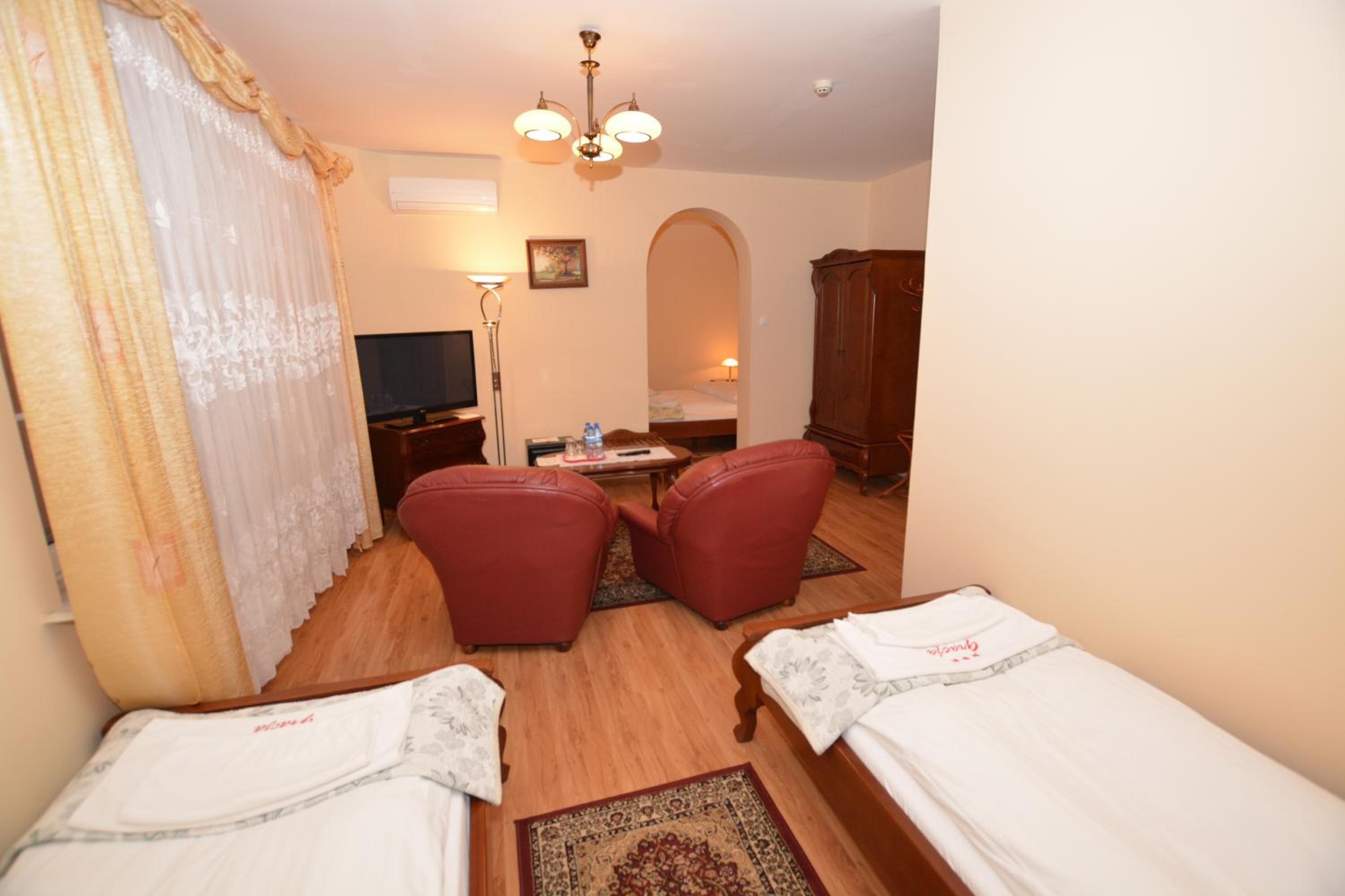 Double or Twin Room - Photo 4