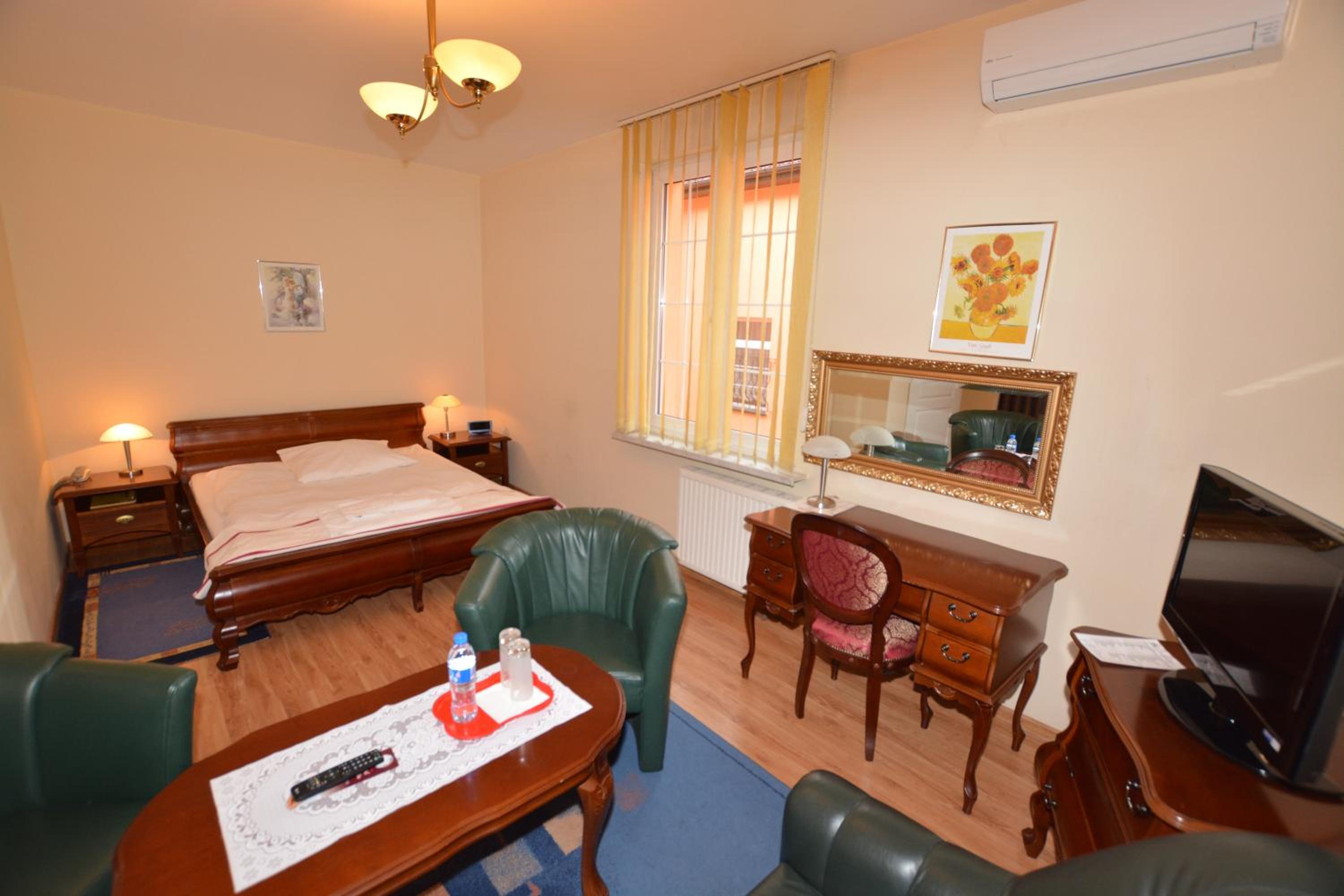 Double or Twin Room - Photo 3