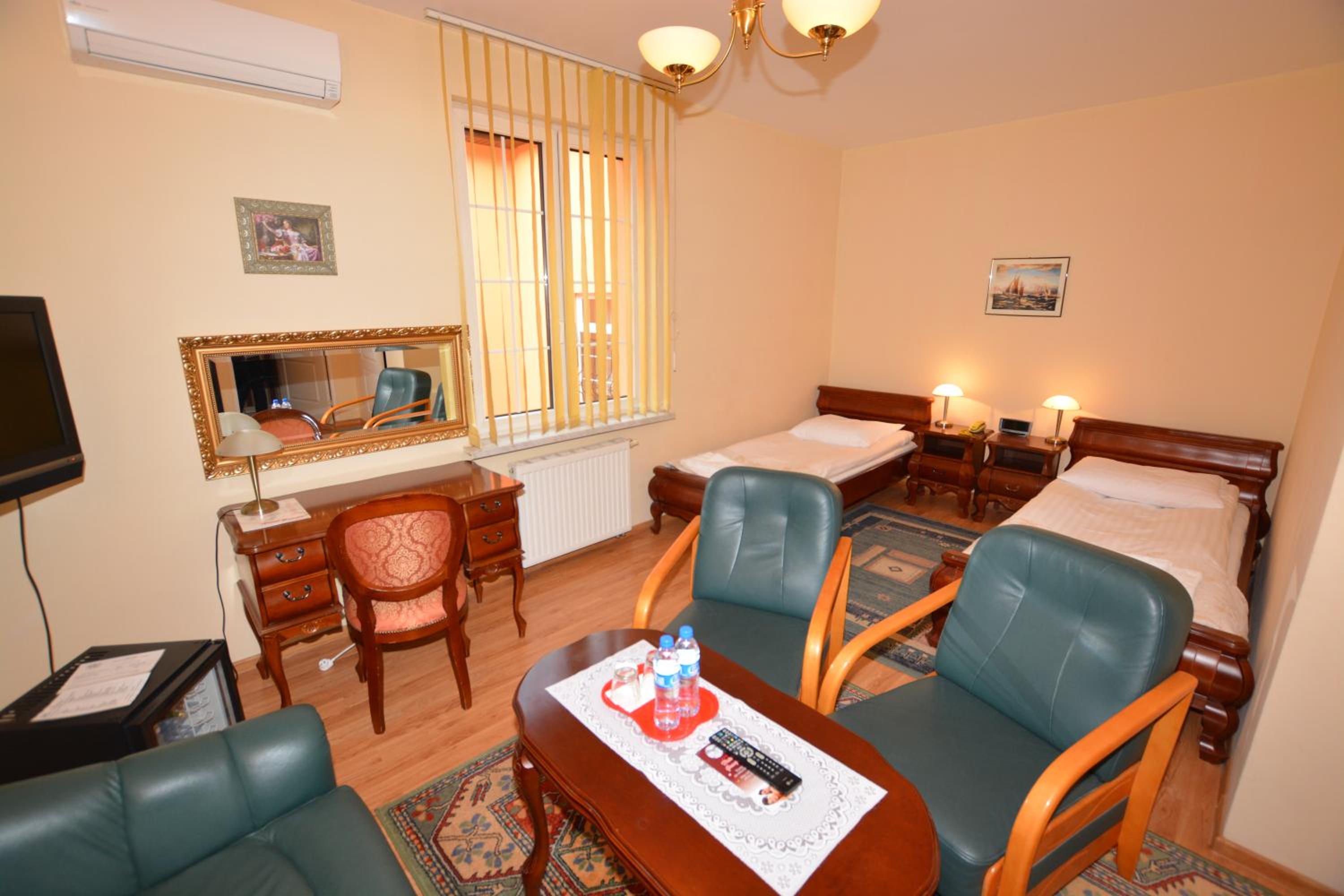 Double or Twin Room - Photo 5