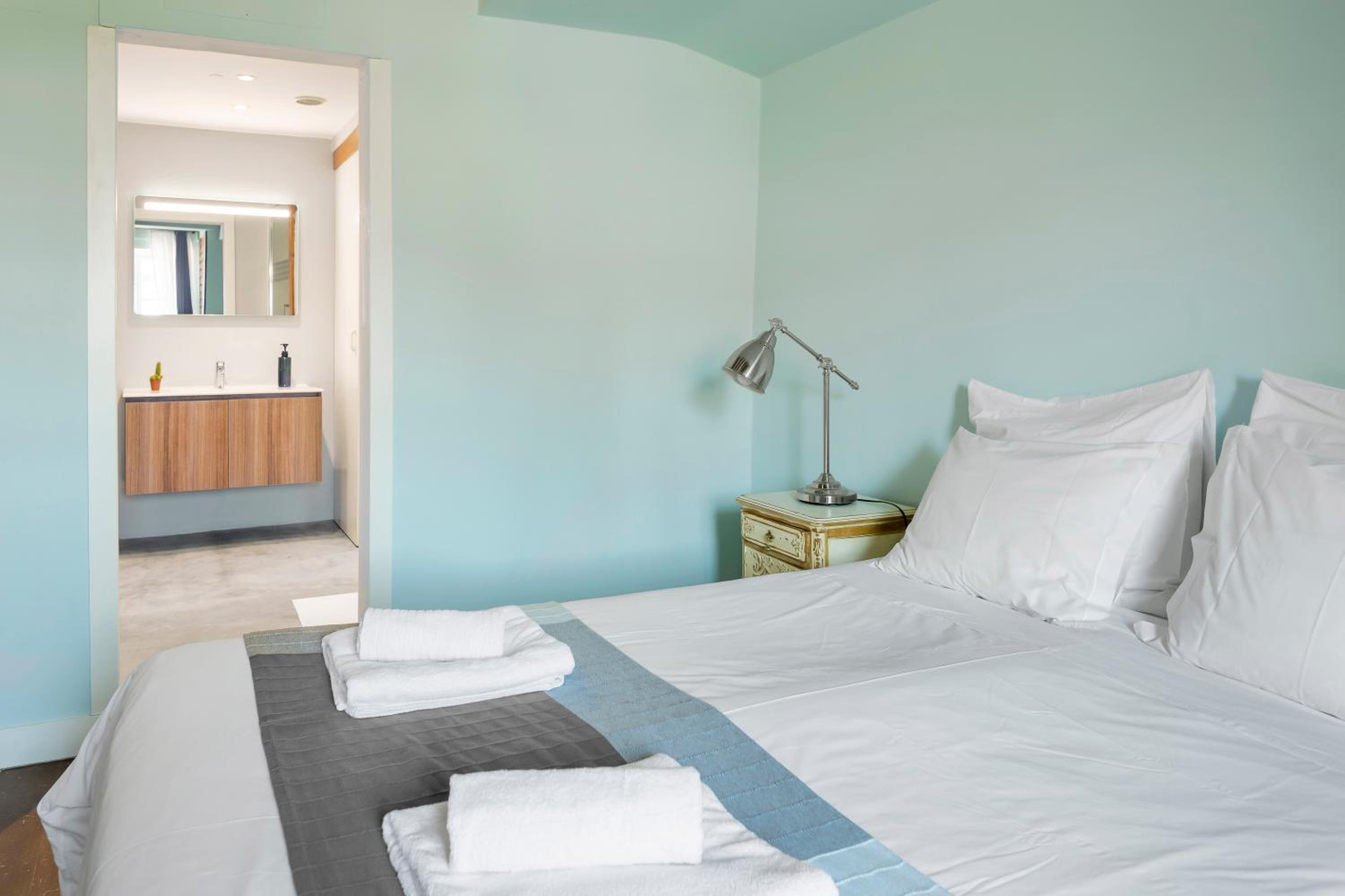 Deluxe Double Room with private bathroom and Castle View - Photo 1