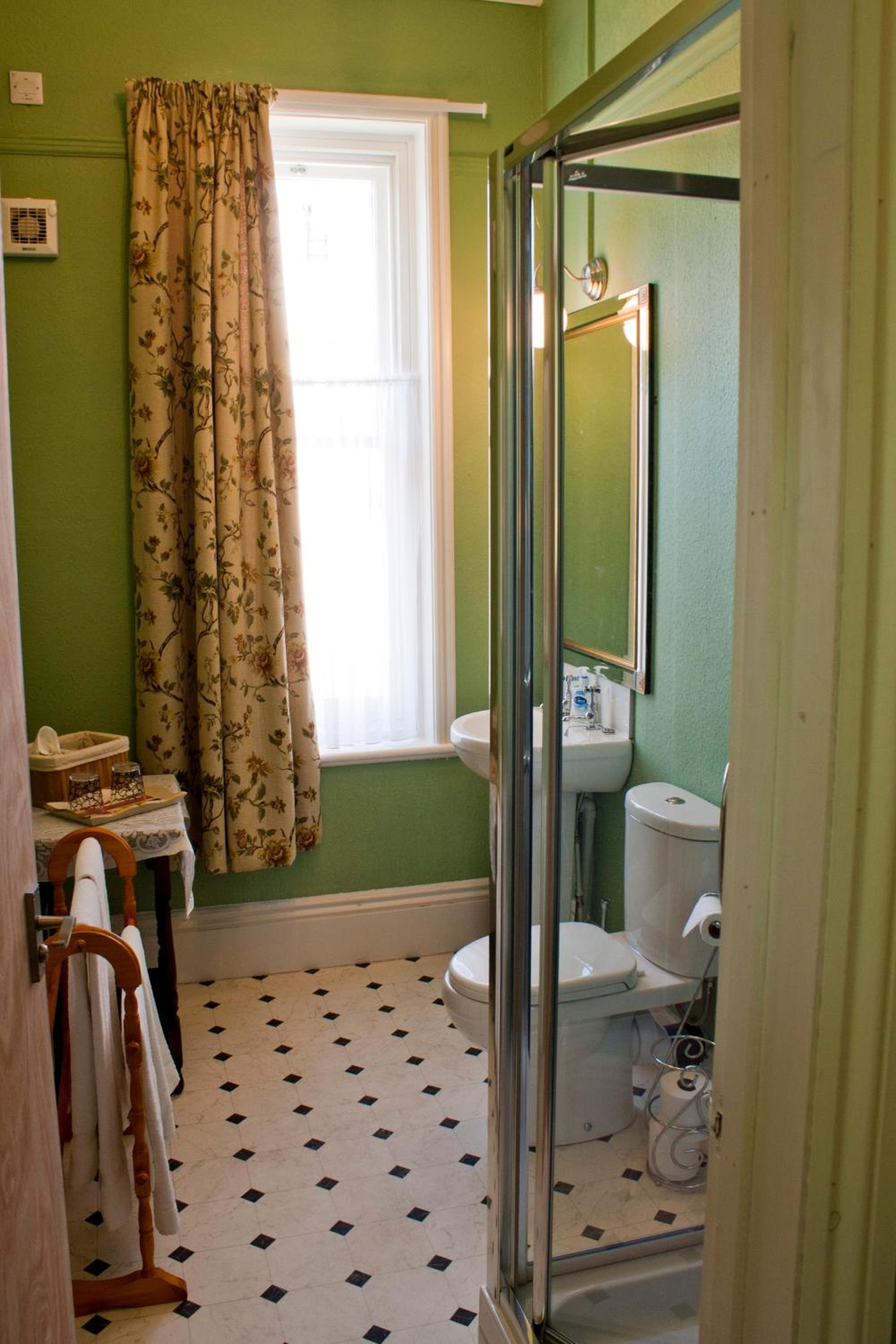 Superior Double Room with Shower - Photo 4