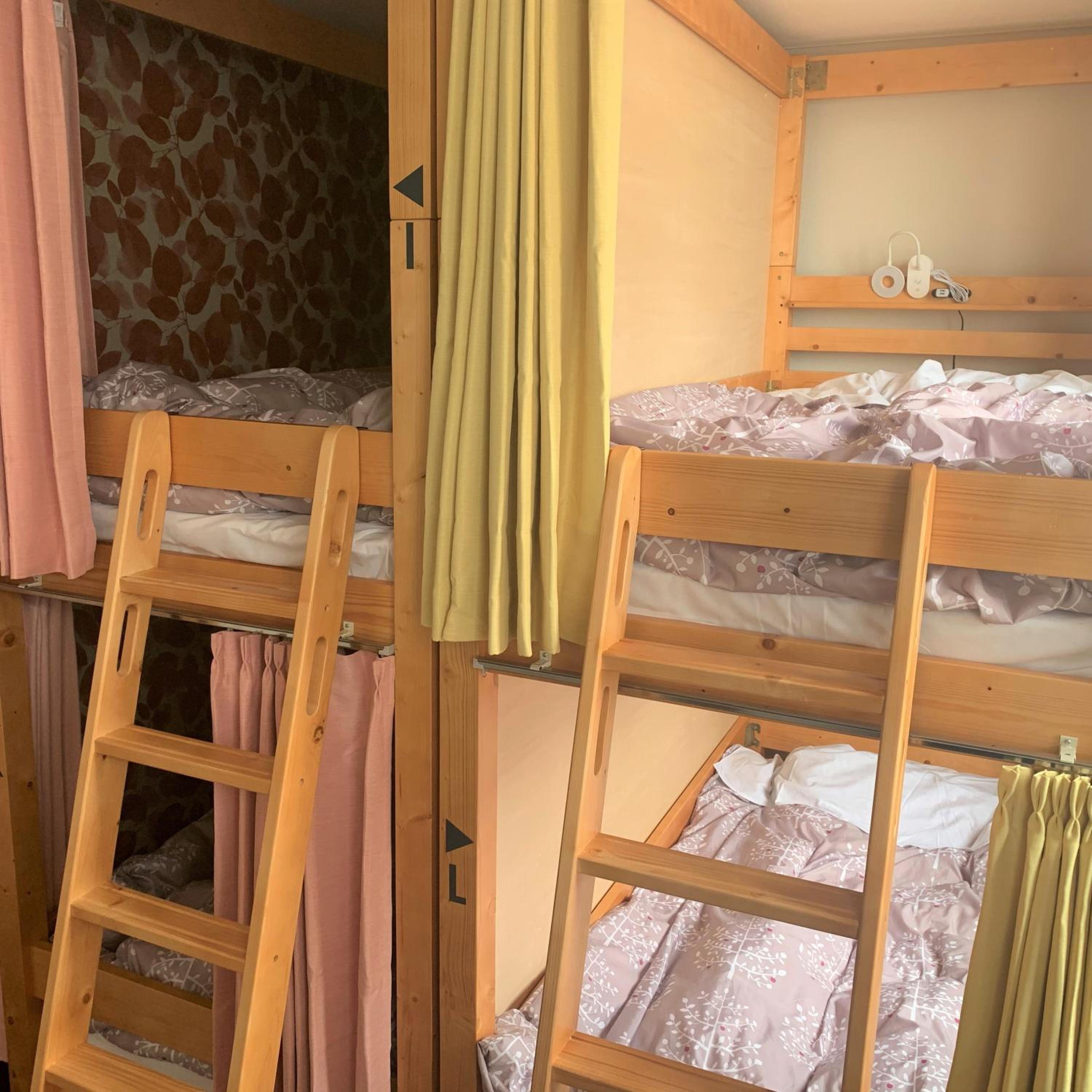 Economy Quadruple Room - Photo 4