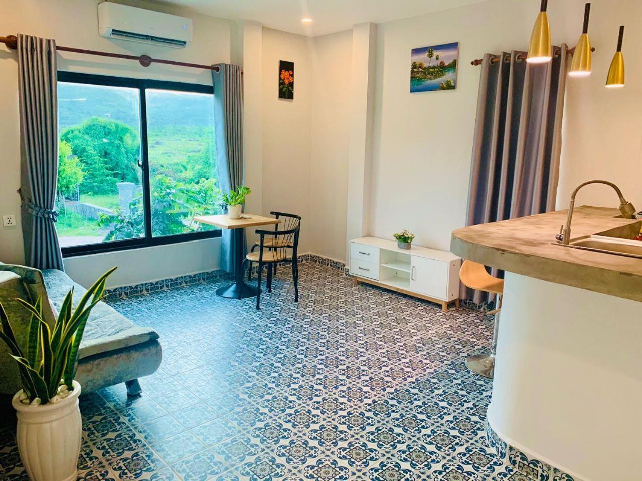 Executive Suite - Photo 18