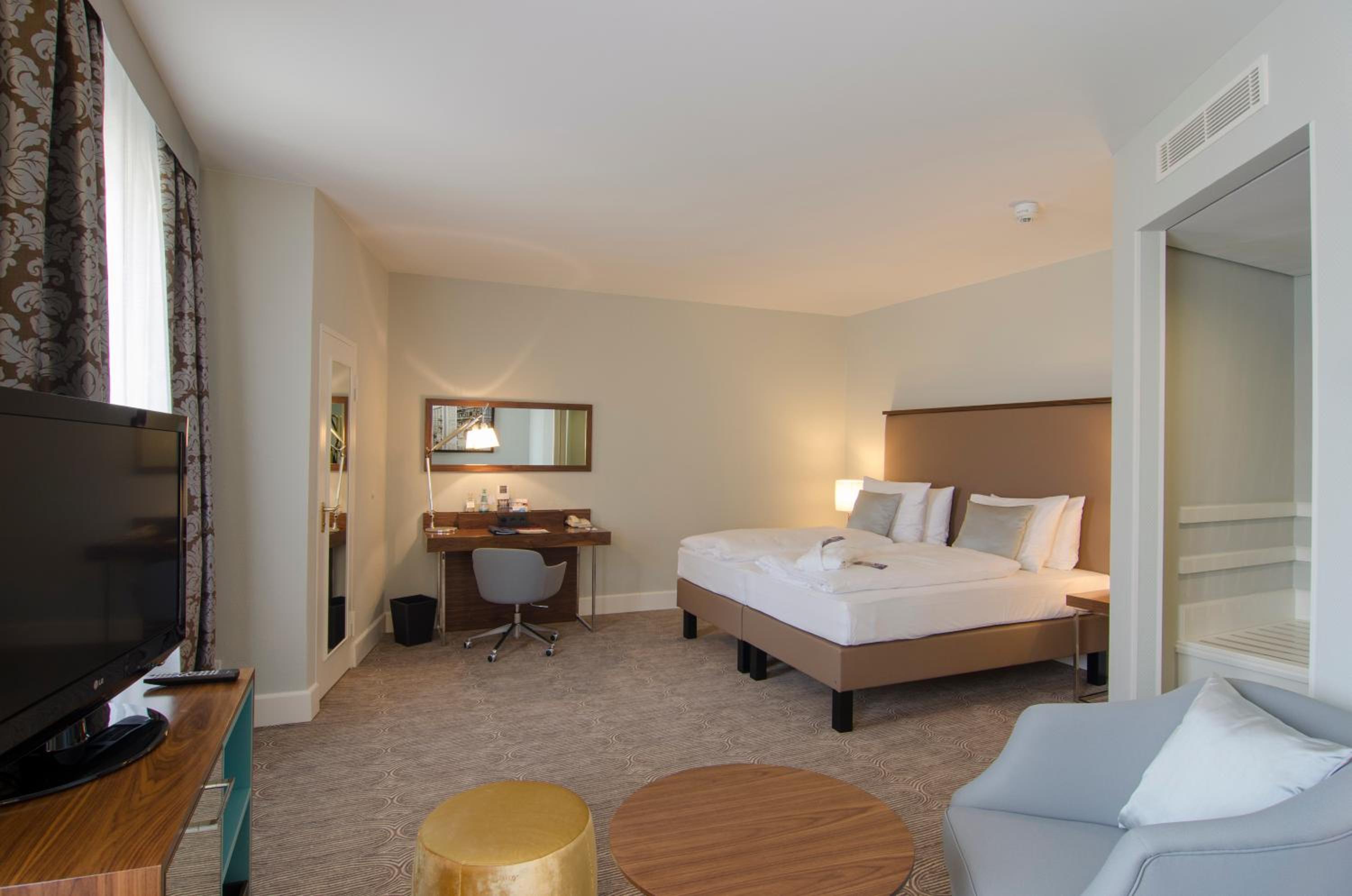 Premium Room - Photo 10