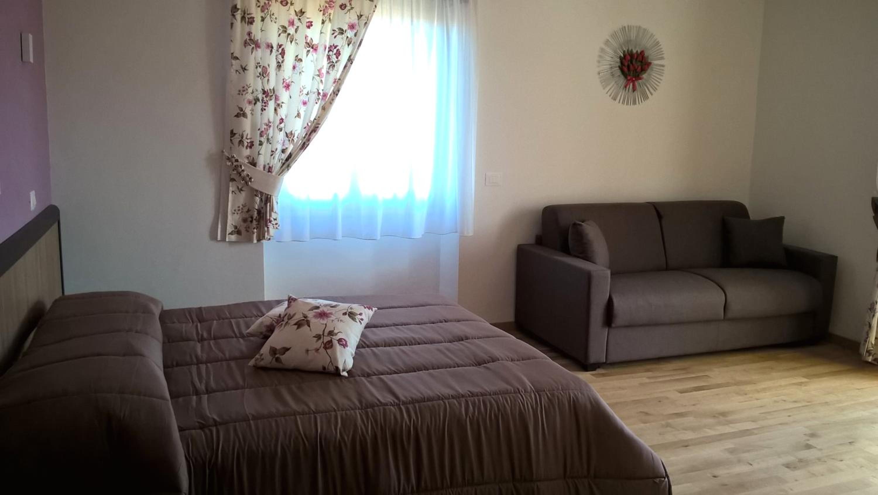 Large Double Room photo 1