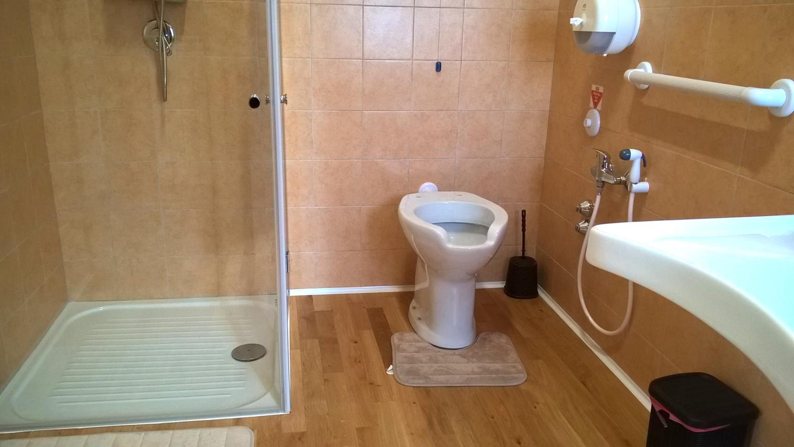 Double Room - Disability Access photo 3