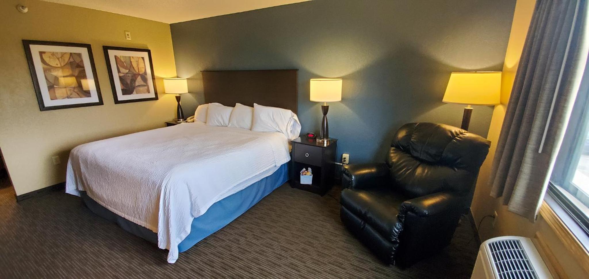 King Room - Non-Smoking photo 3