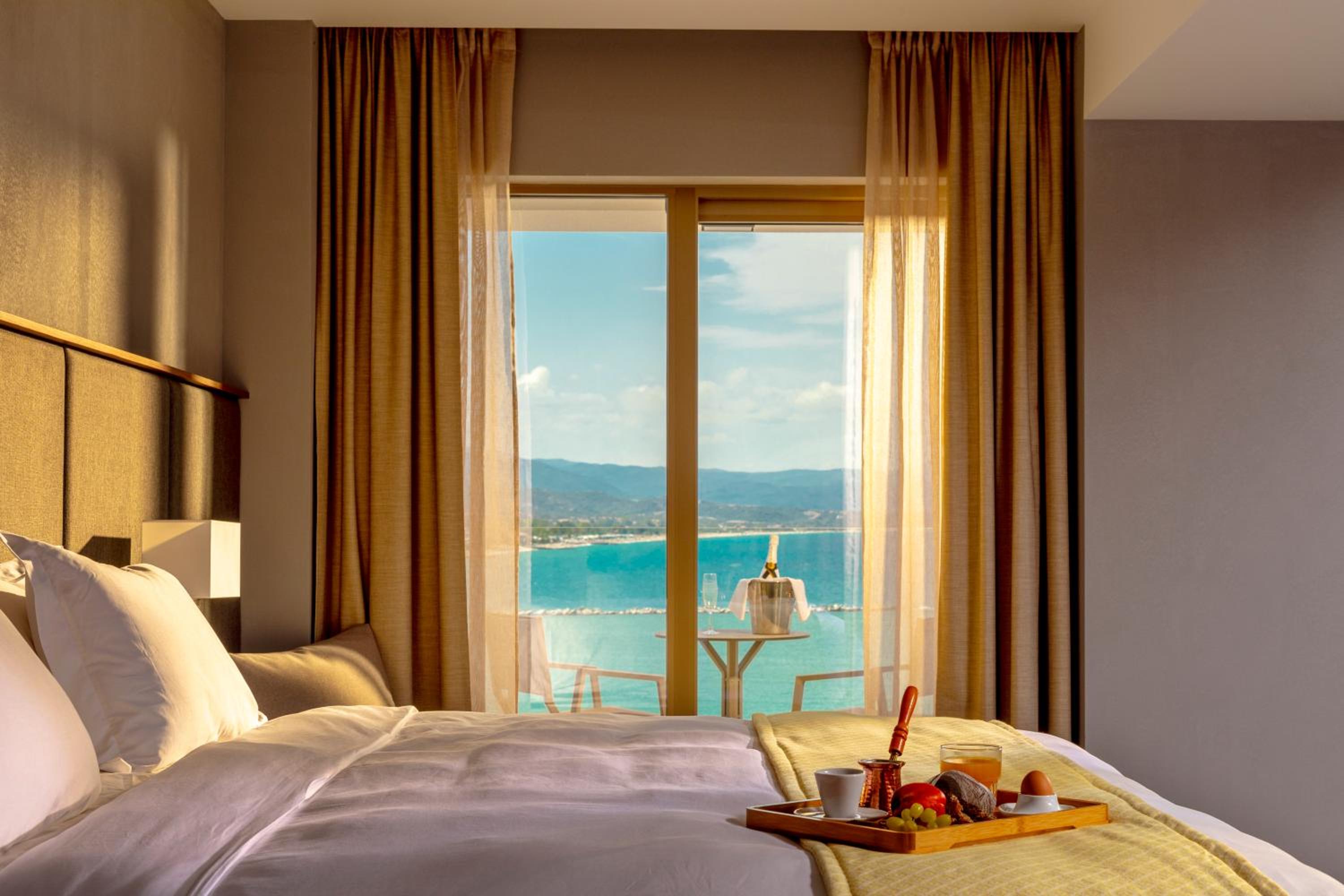 Superior Suite with Sea View - Photo 7