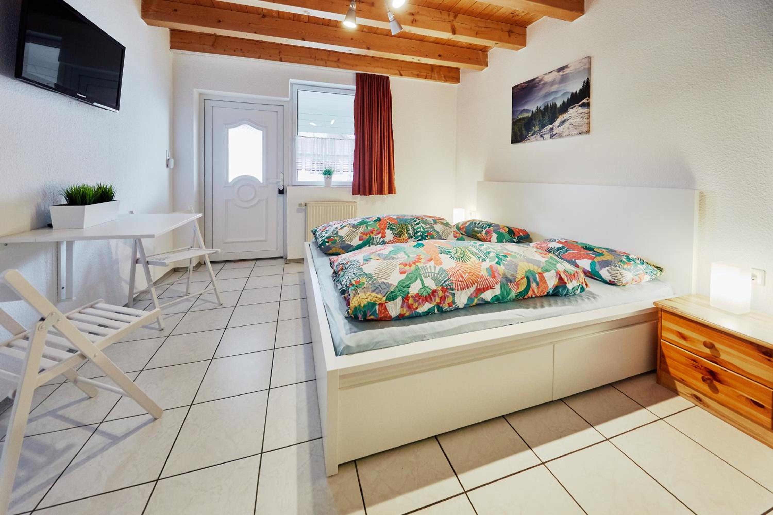 Quadruple Room with Bathroom - Photo 1