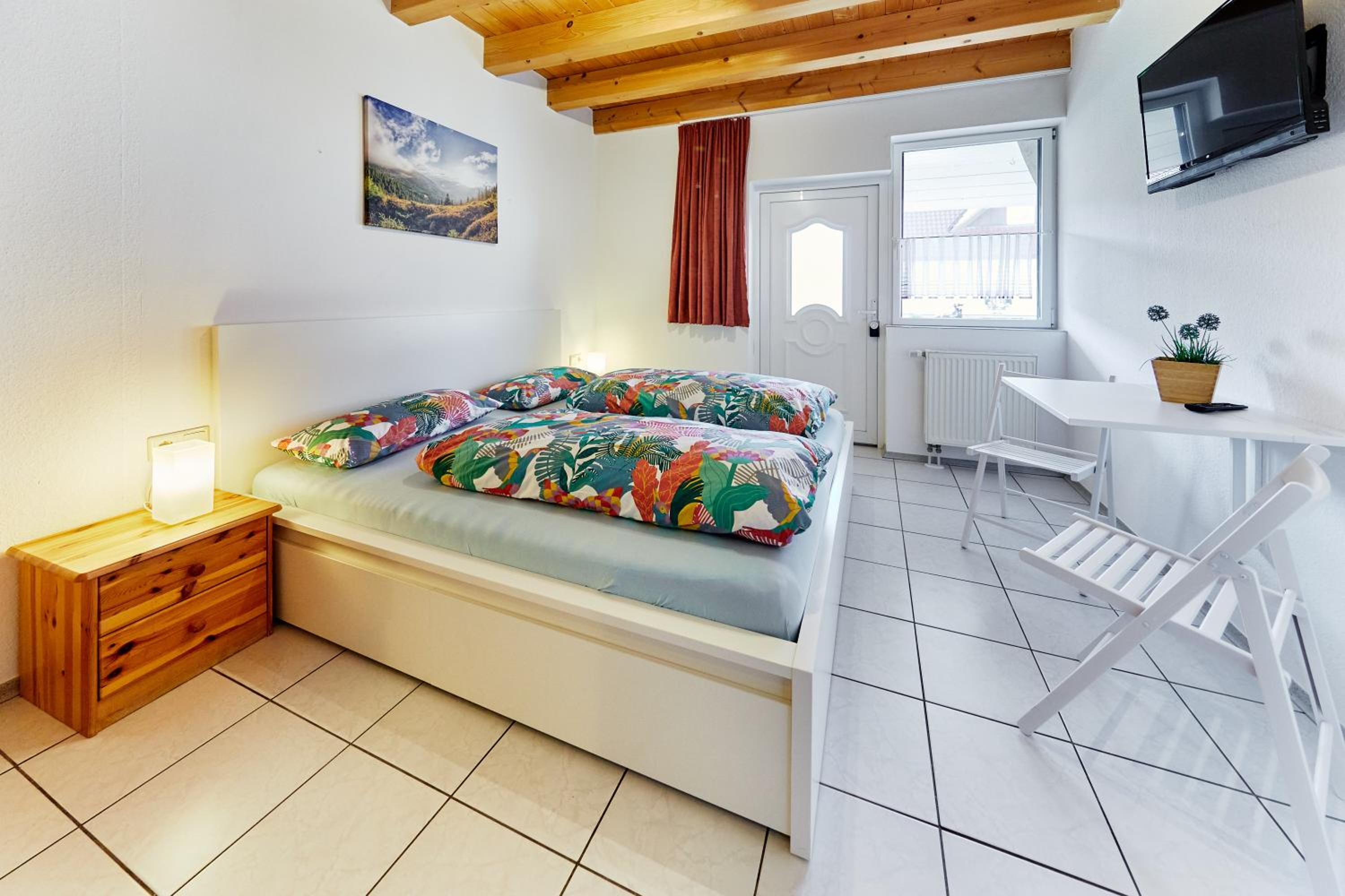 Quadruple Room with Bathroom - Photo 6
