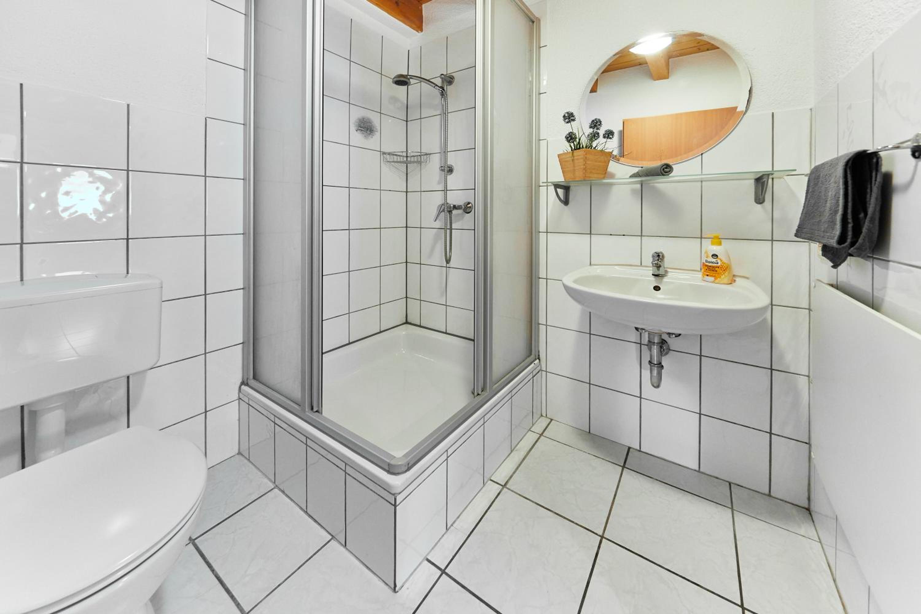 Quadruple Room with Bathroom - Photo 3