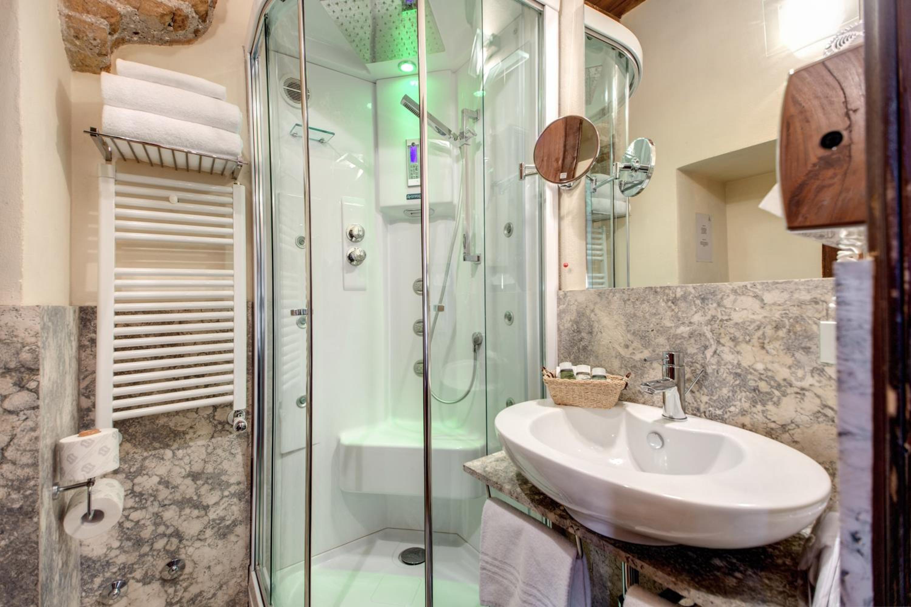 Superior Double Room with Additional Bed photo 3