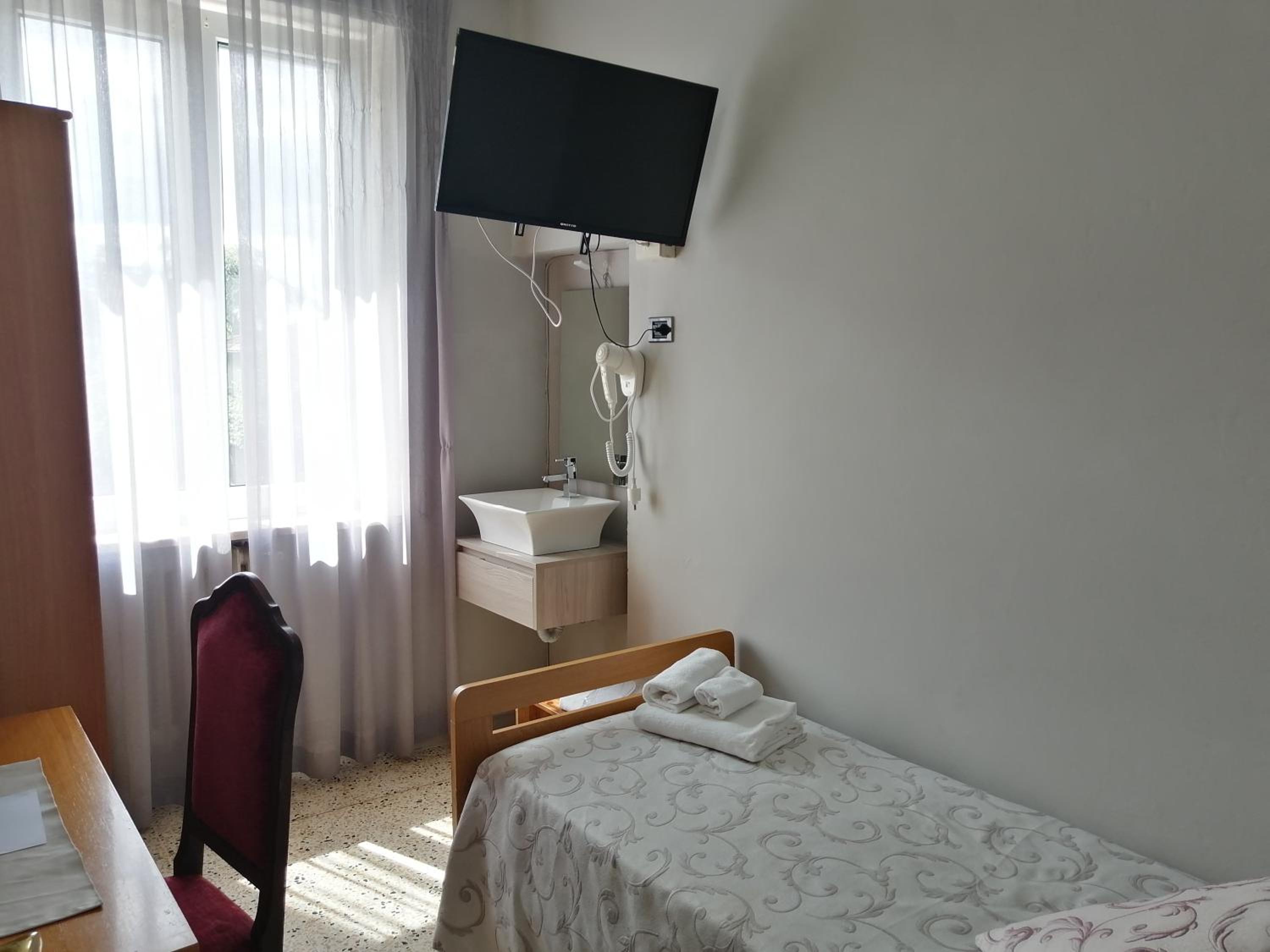 Single Room with Private External Bathroom