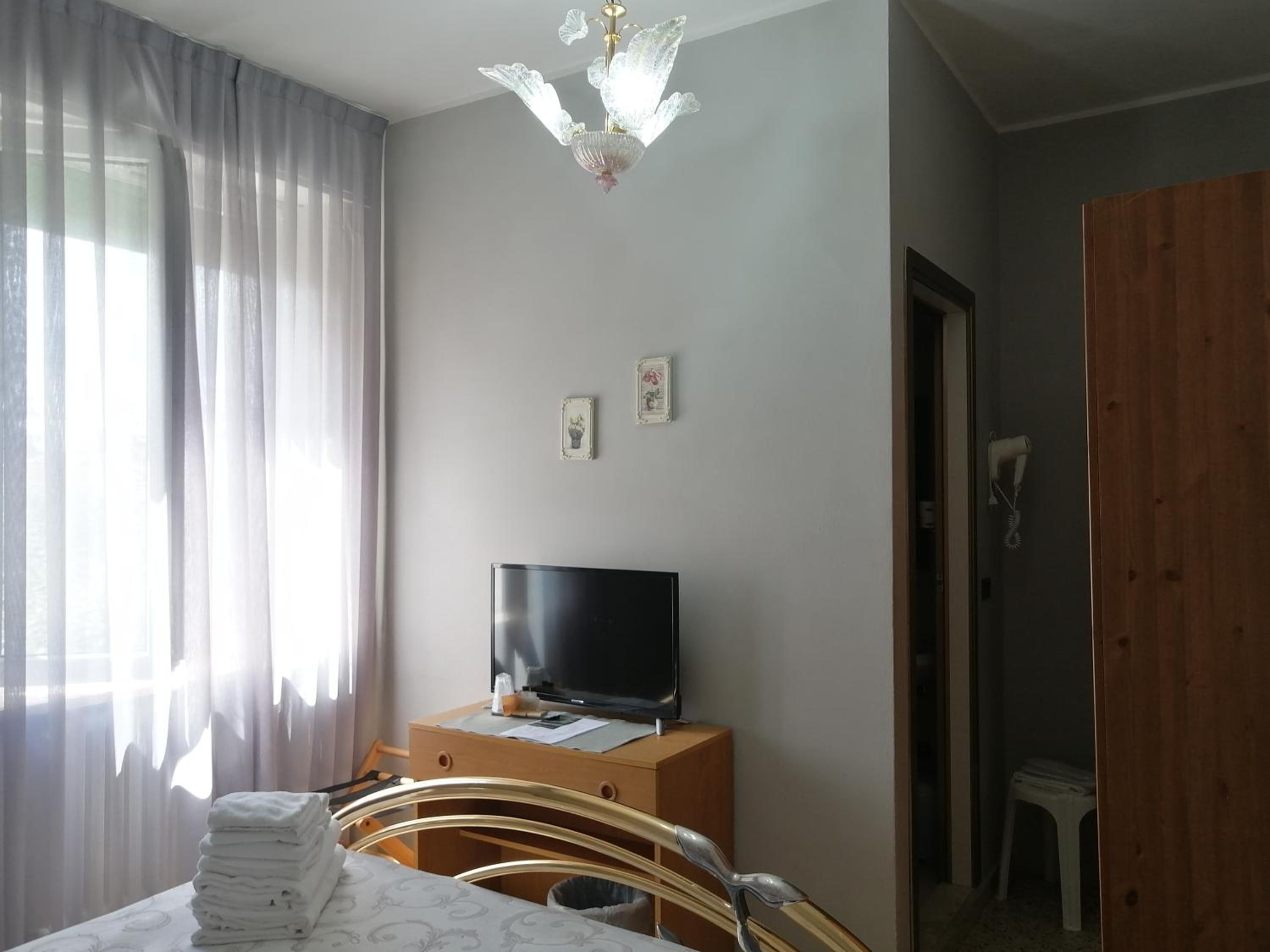Double Room with Private Bathroom photo 2