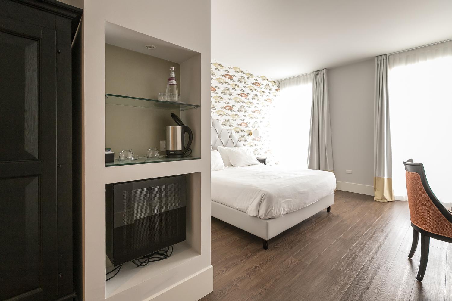 Deluxe Double or Twin Room with Balcony and Lake View - Photo 6