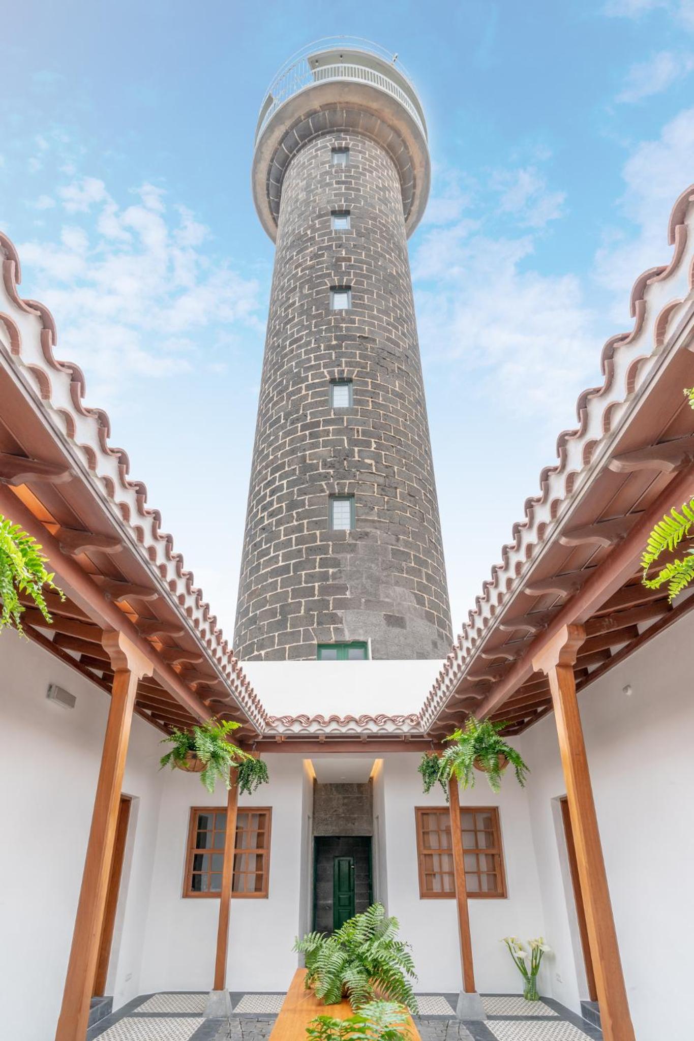 Deluxe Suite with Sea View