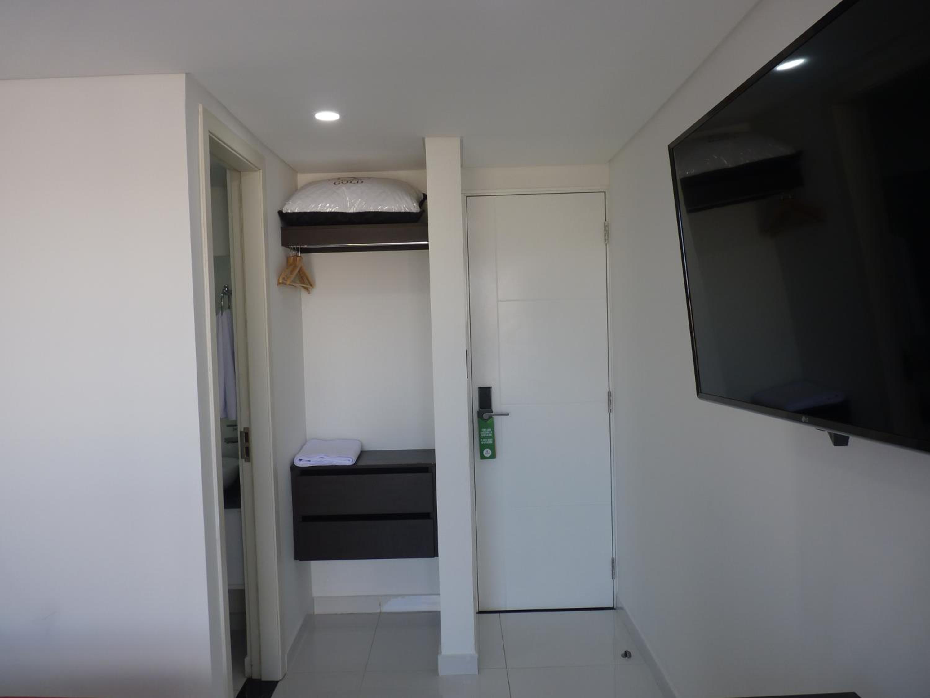 Queen Room with Balcony photo 2