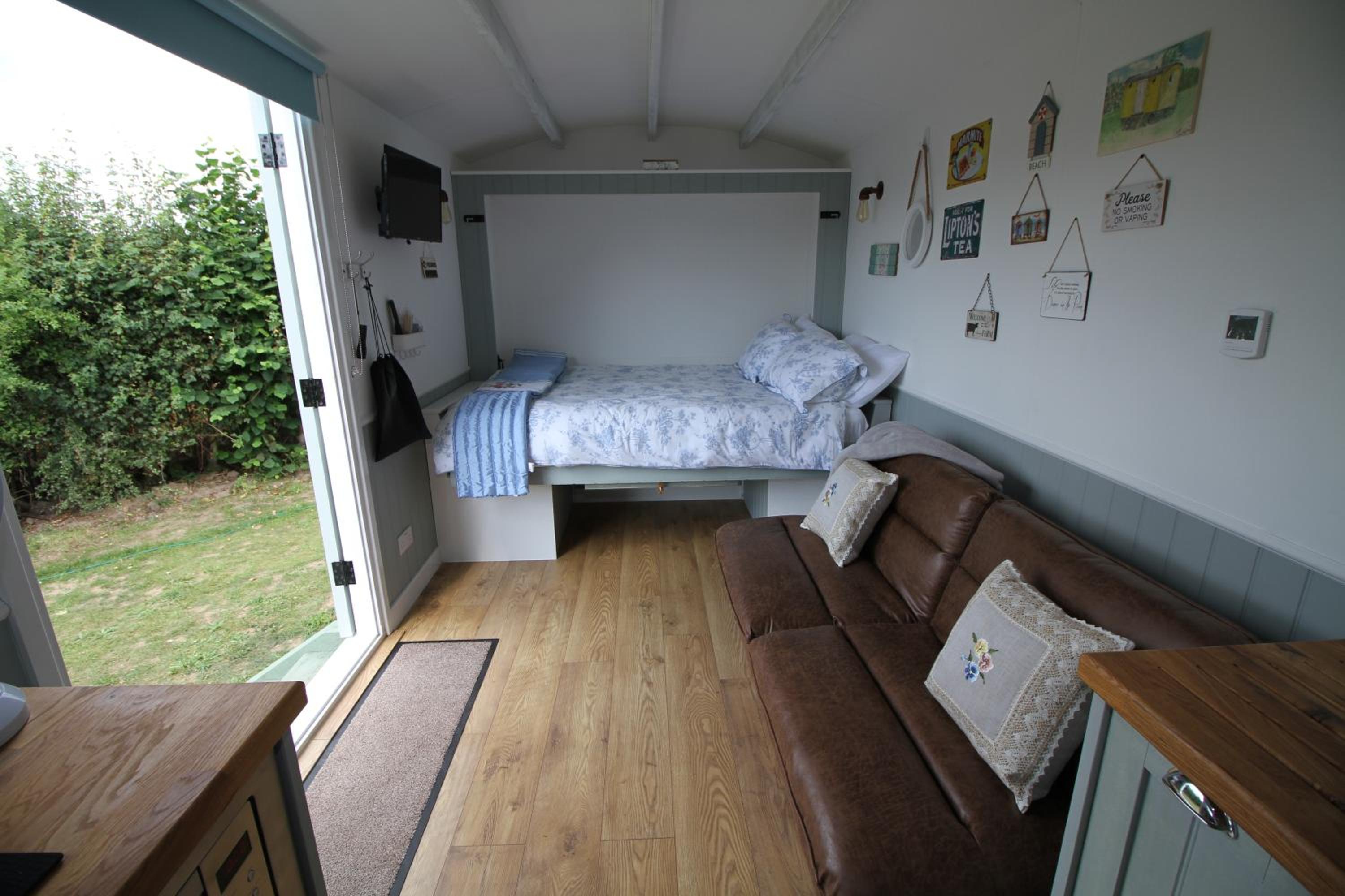 Robins Nest Shepherds Hut photo 1