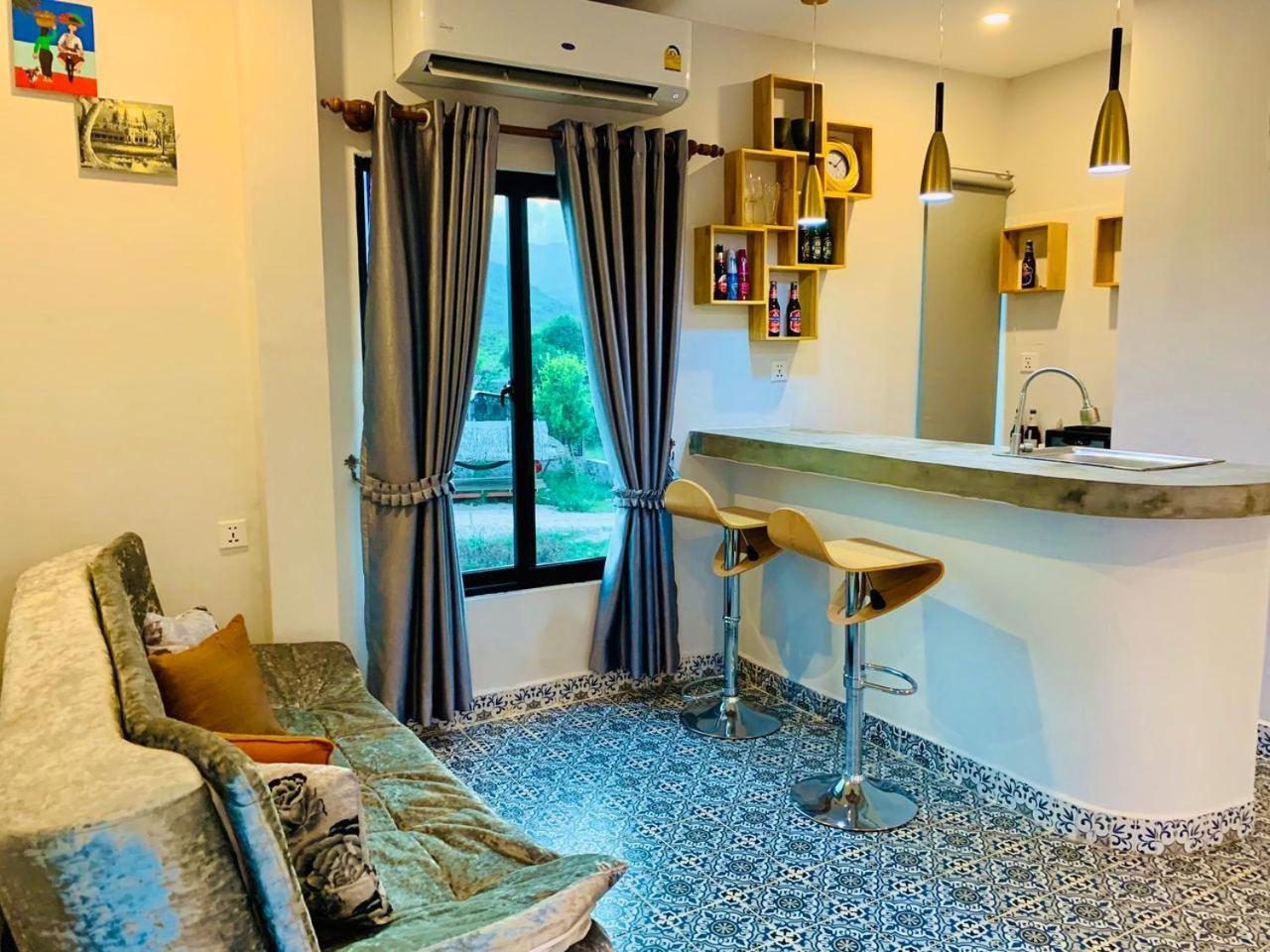 Executive Suite - Photo 8