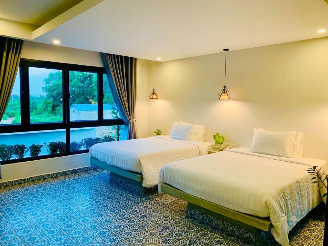 Executive Suite - Photo 1