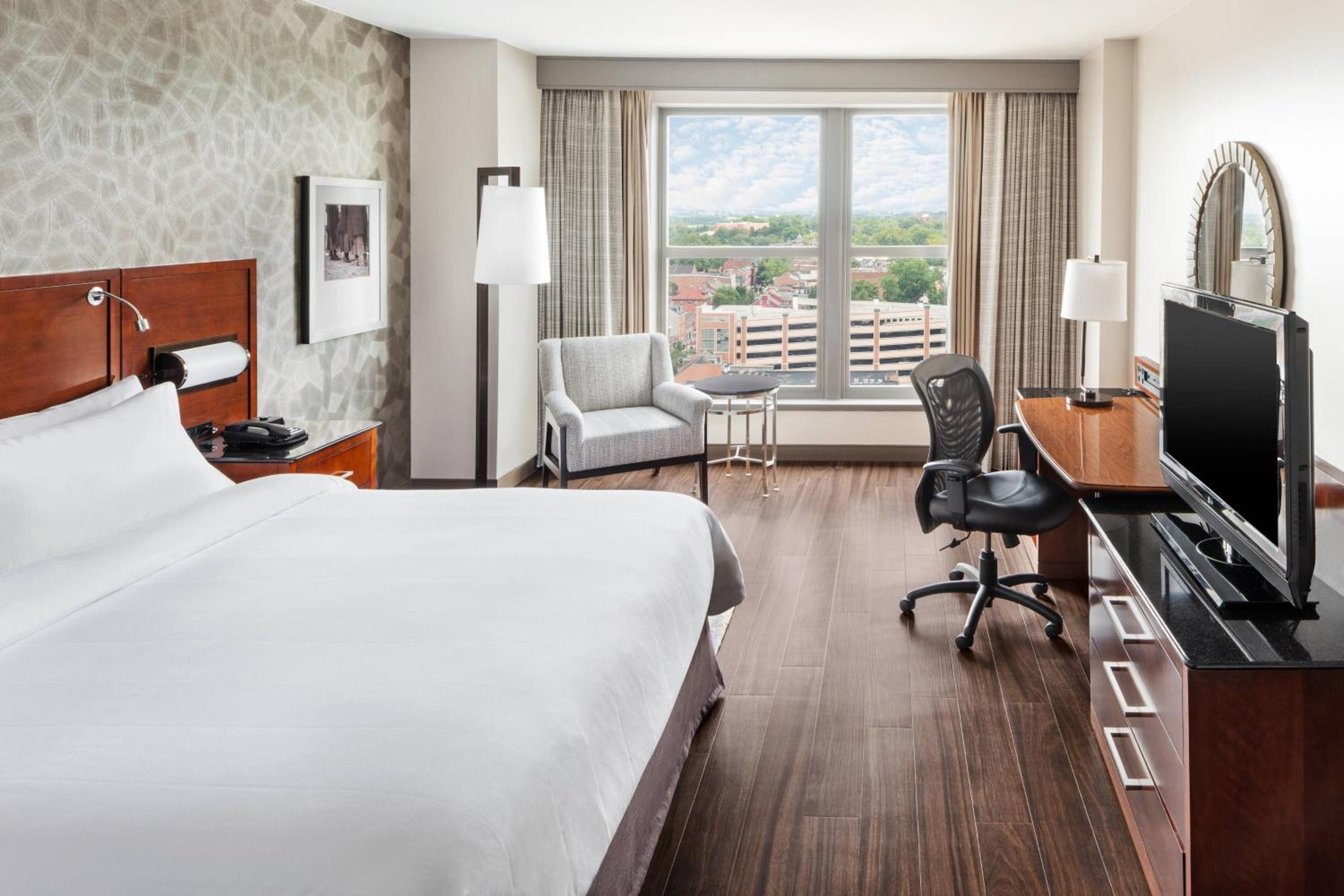 Executive City View King, Guest room