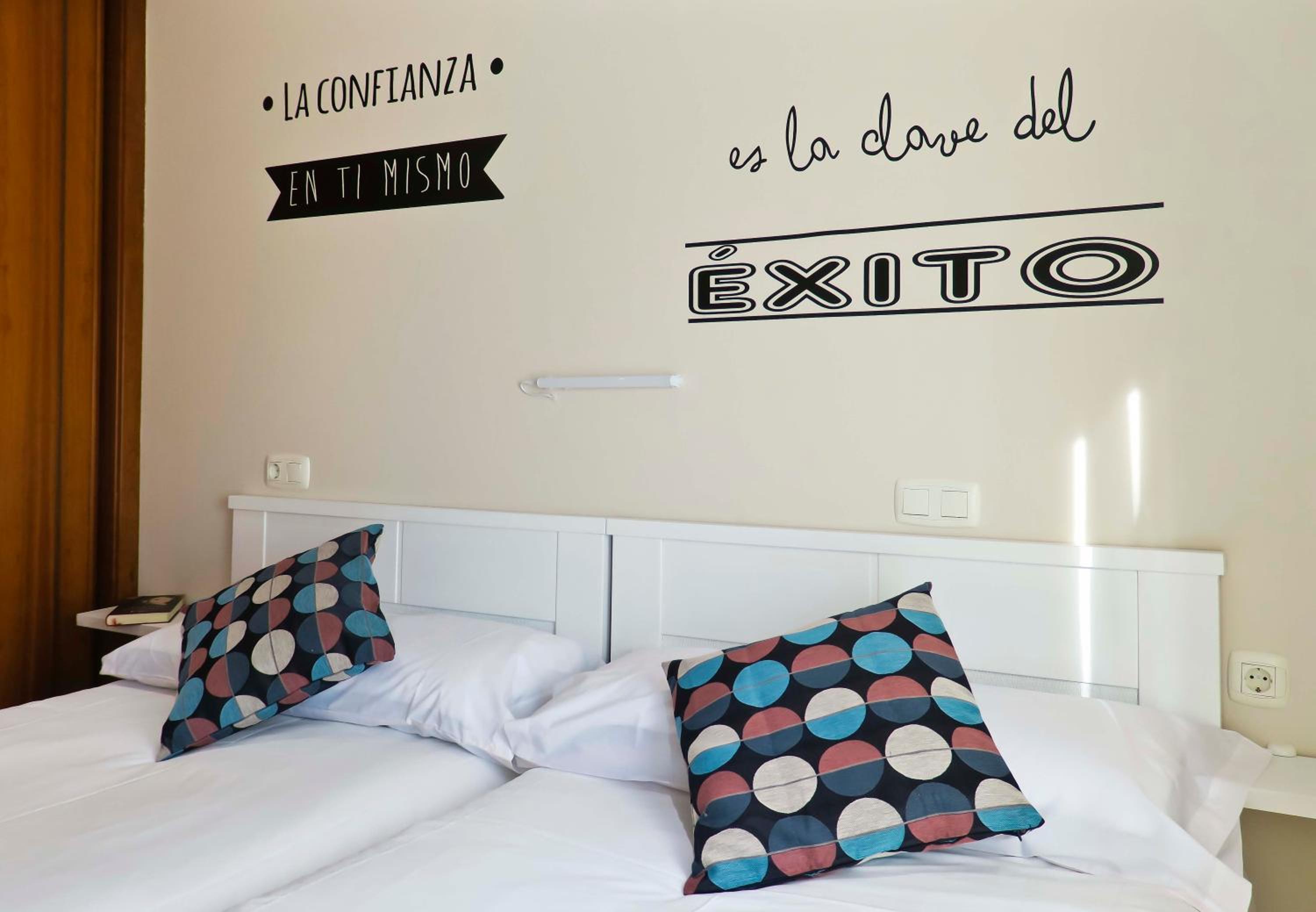 Standard Twin Room - Photo 1