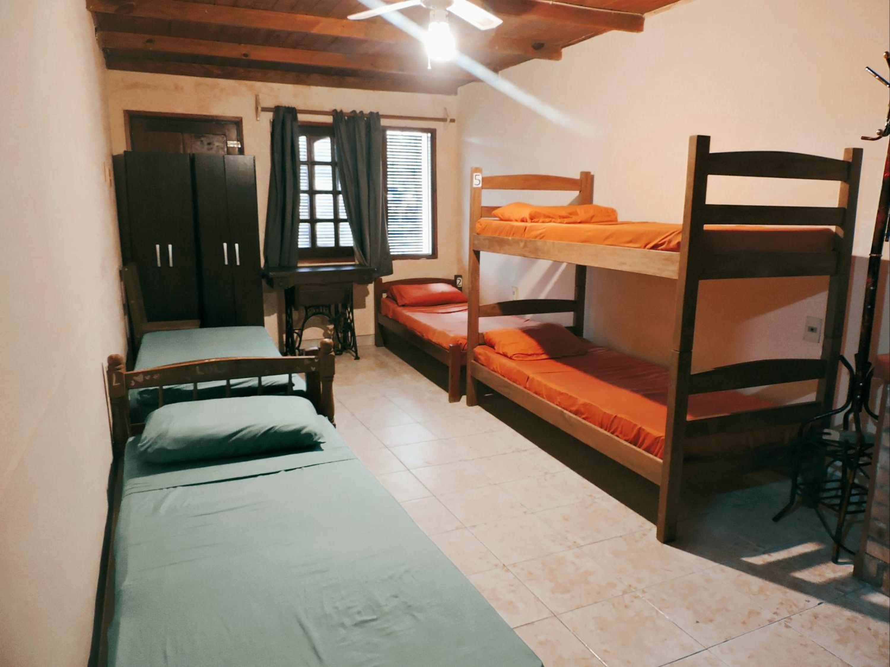 Bed in 6-Bed Mixed Dormitory Room photo 1