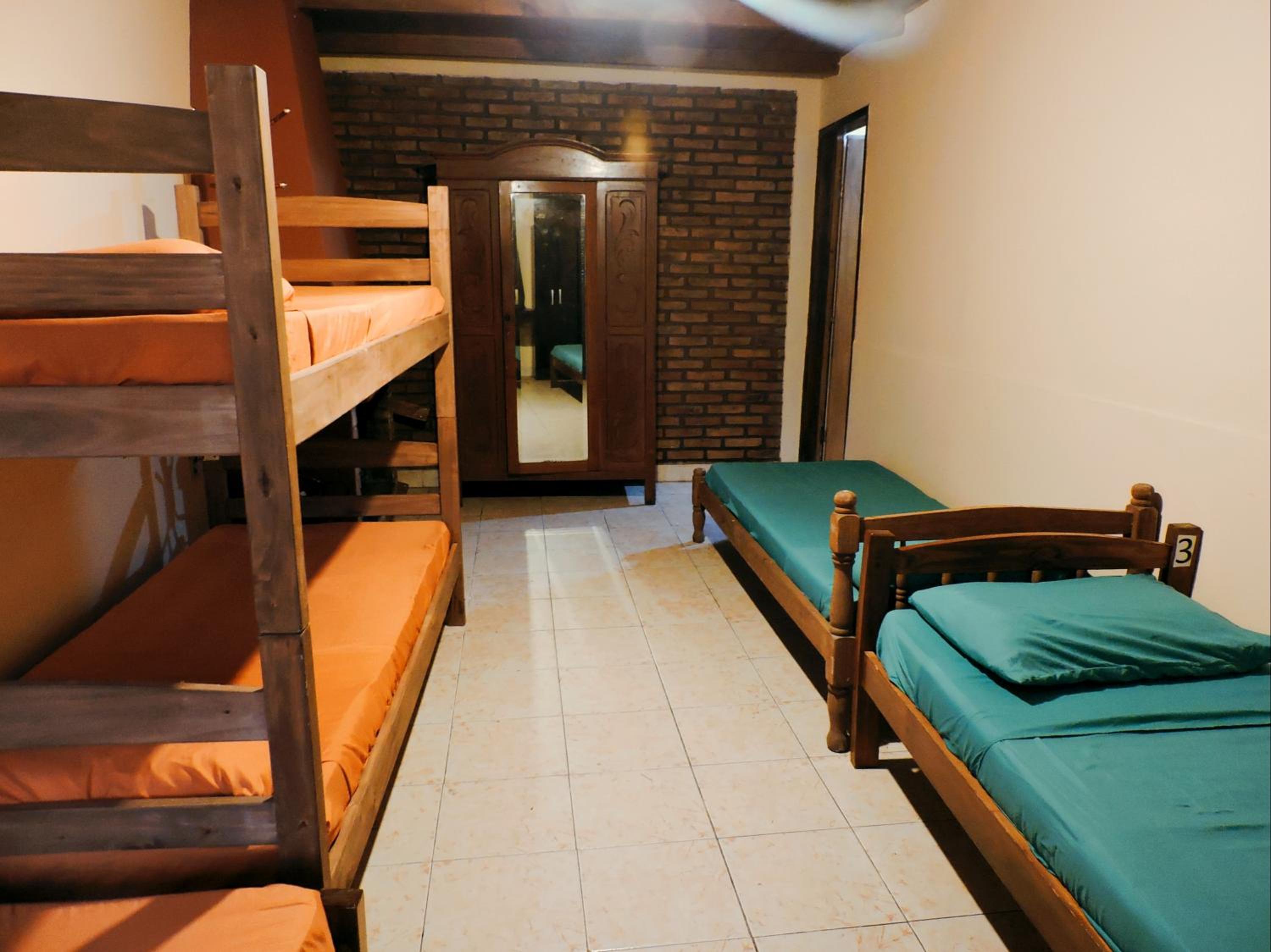 Bed in 6-Bed Mixed Dormitory Room photo 2