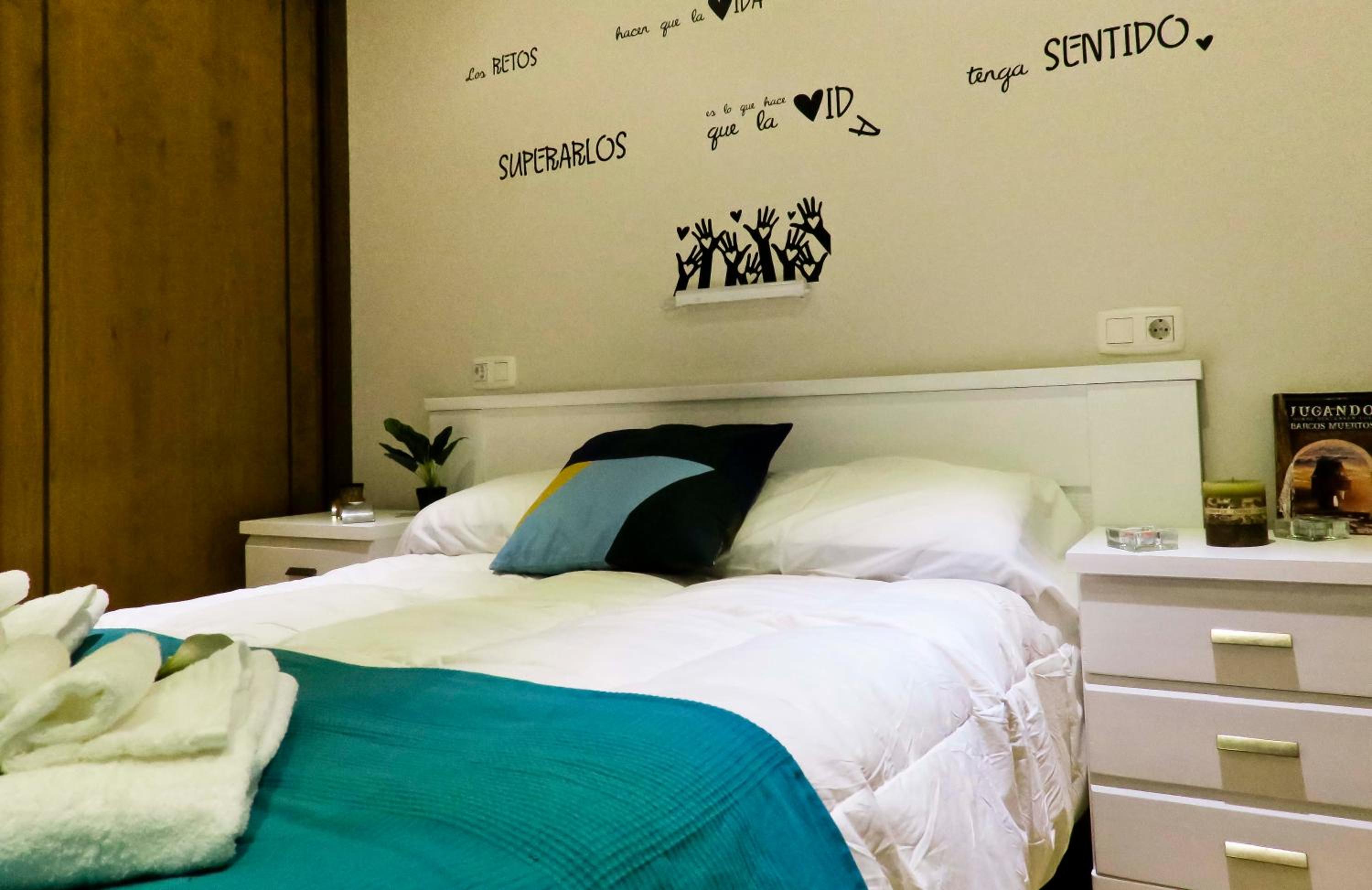 Queen Room - Photo 11