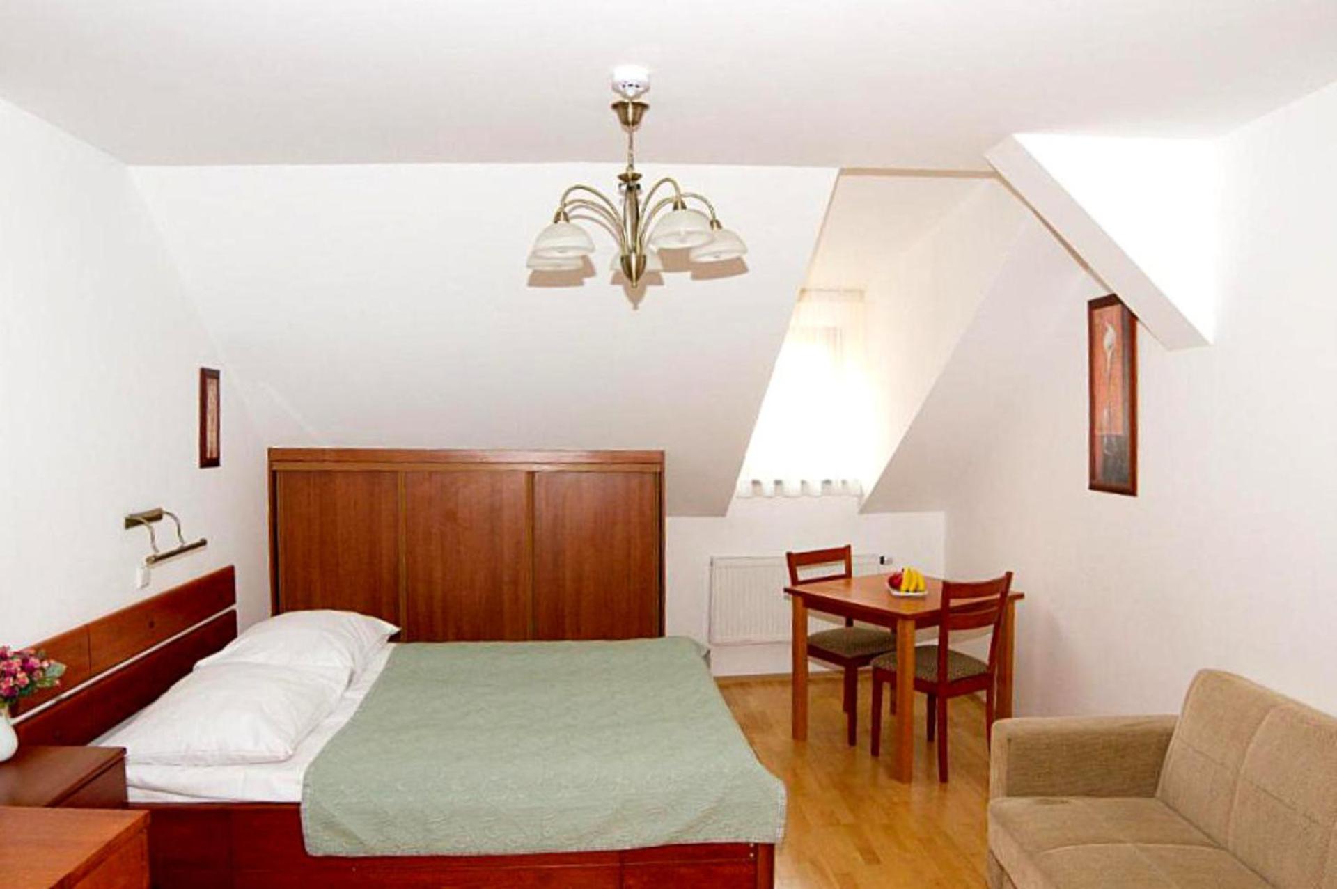 One-Bedroom Suite with Extra Bed