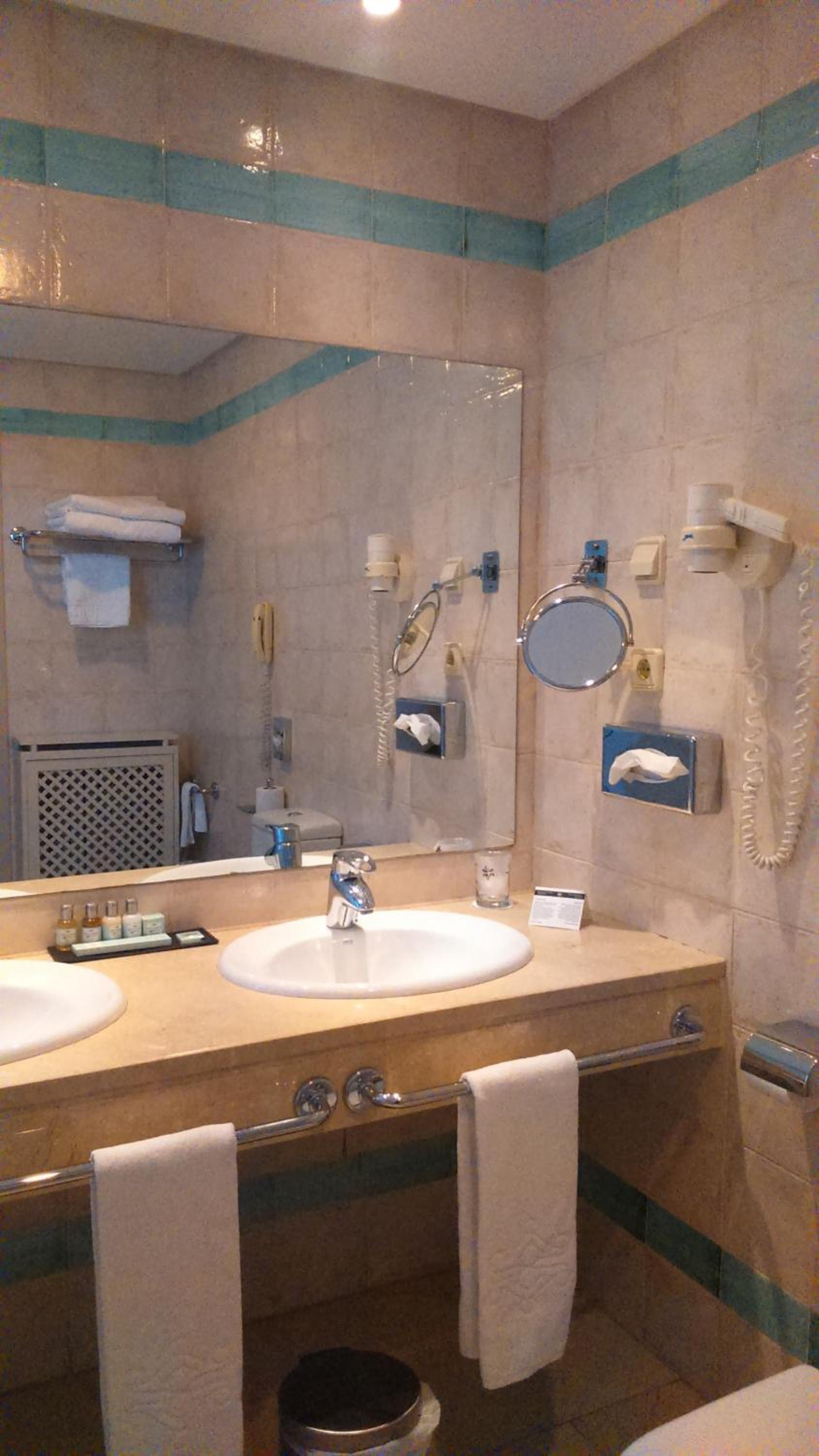 Standard Double Room - Photo 7