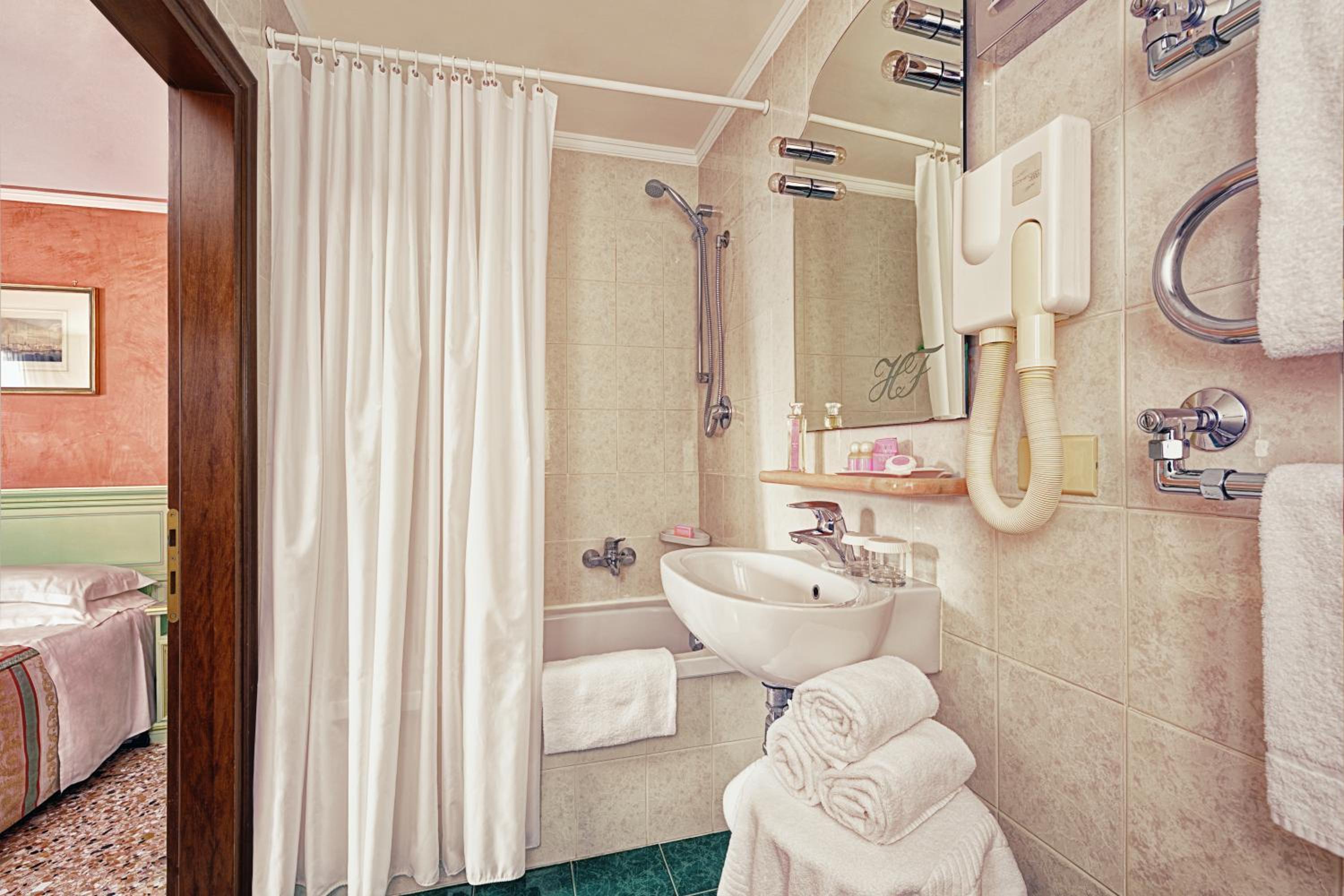 Triple Room with Extra Bed photo 3