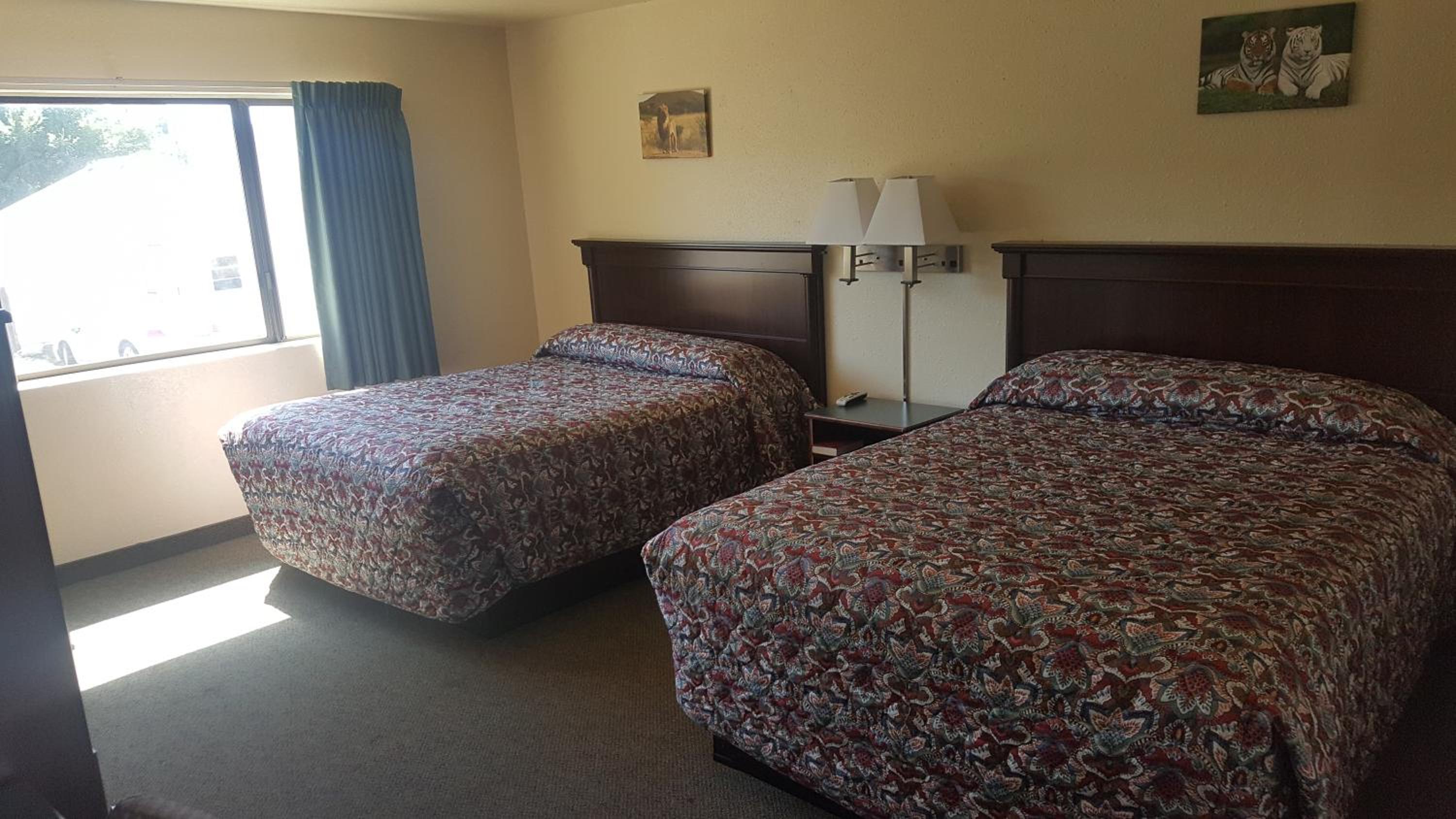 Queen Room with Two Queen Beds - Non-Smoking photo 1