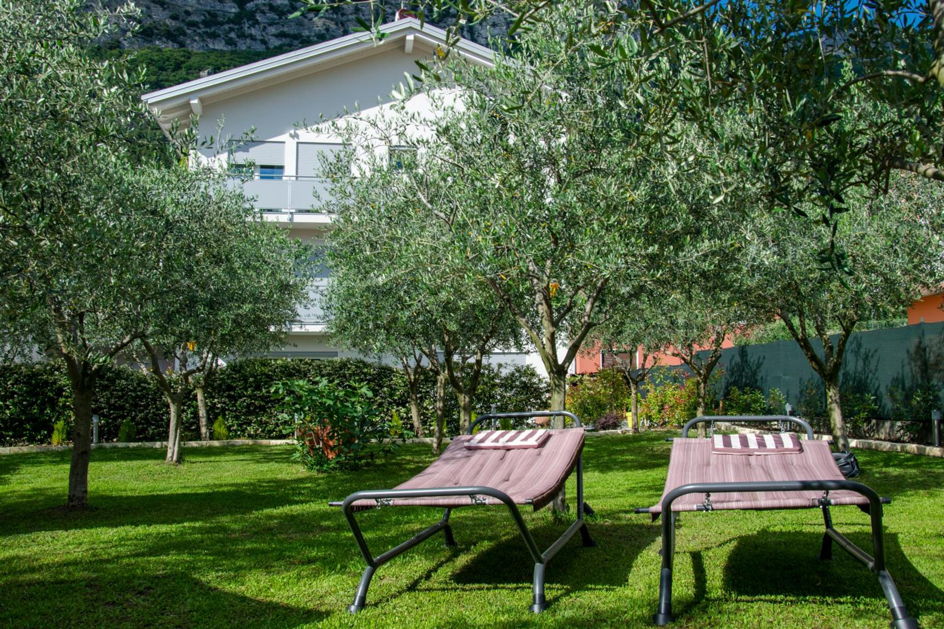 Apartment with Garden View - Photo 42
