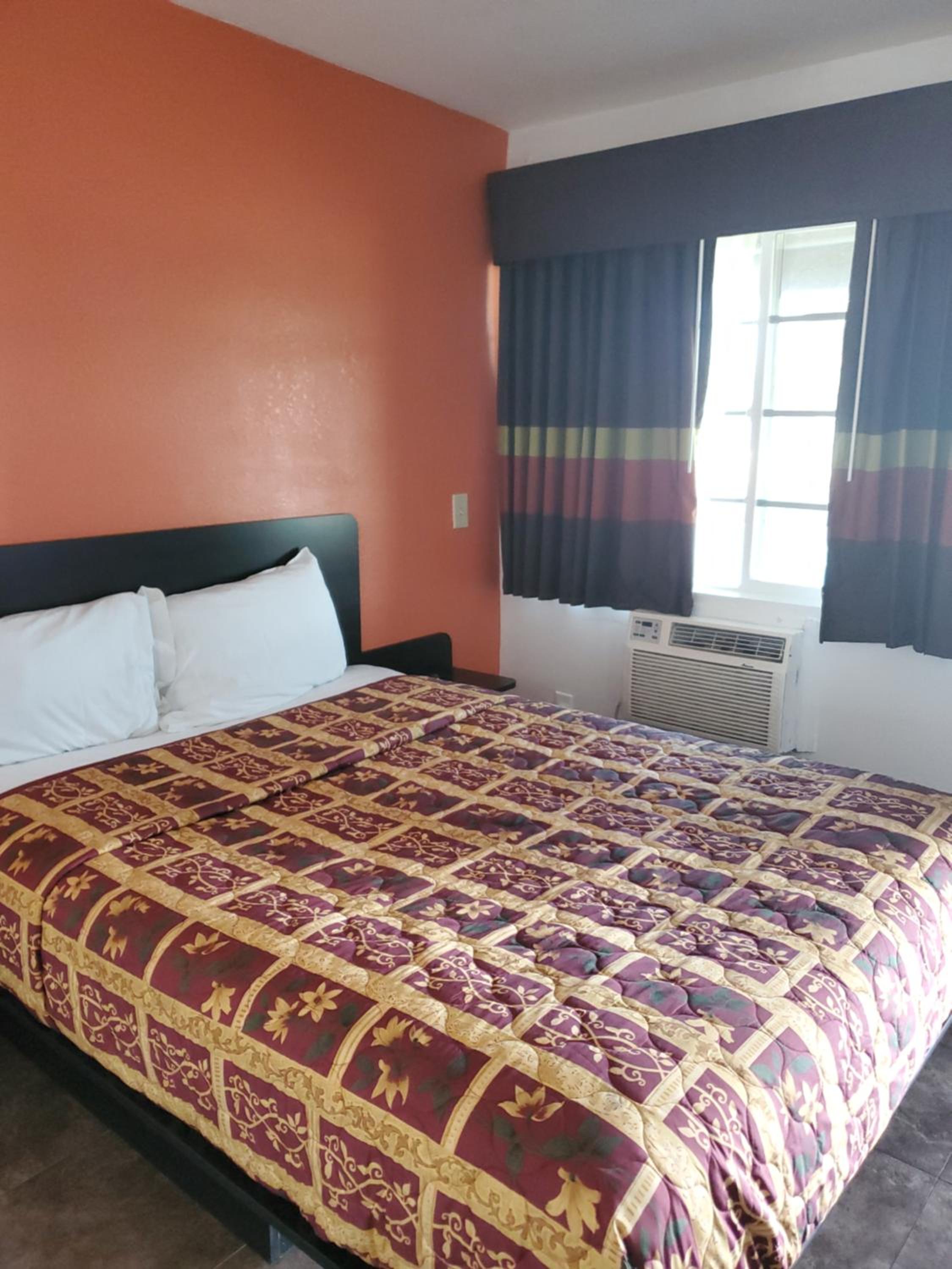 Deluxe Queen Room - Non-Smoking - Photo 9