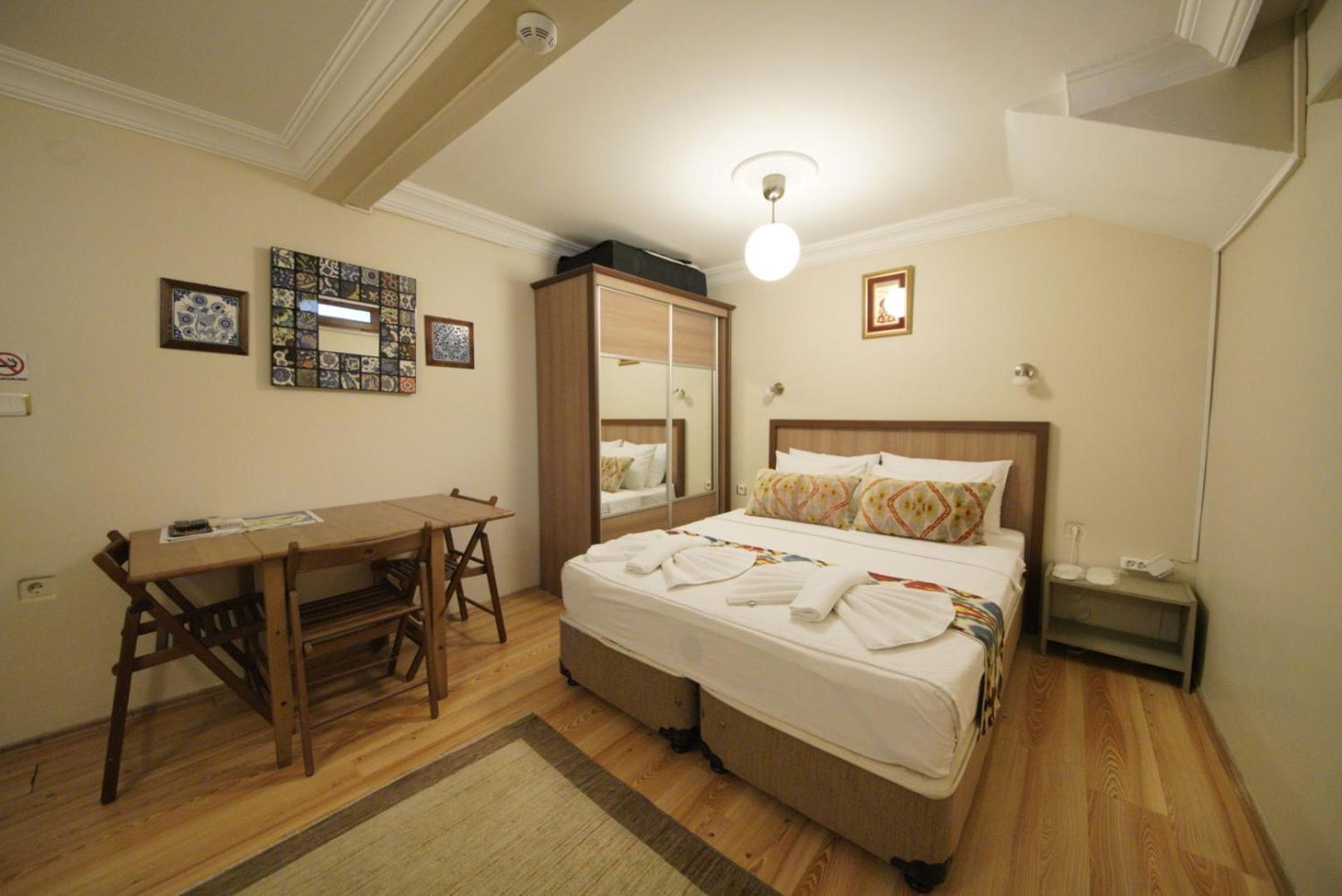 Budget Family Room photo 1