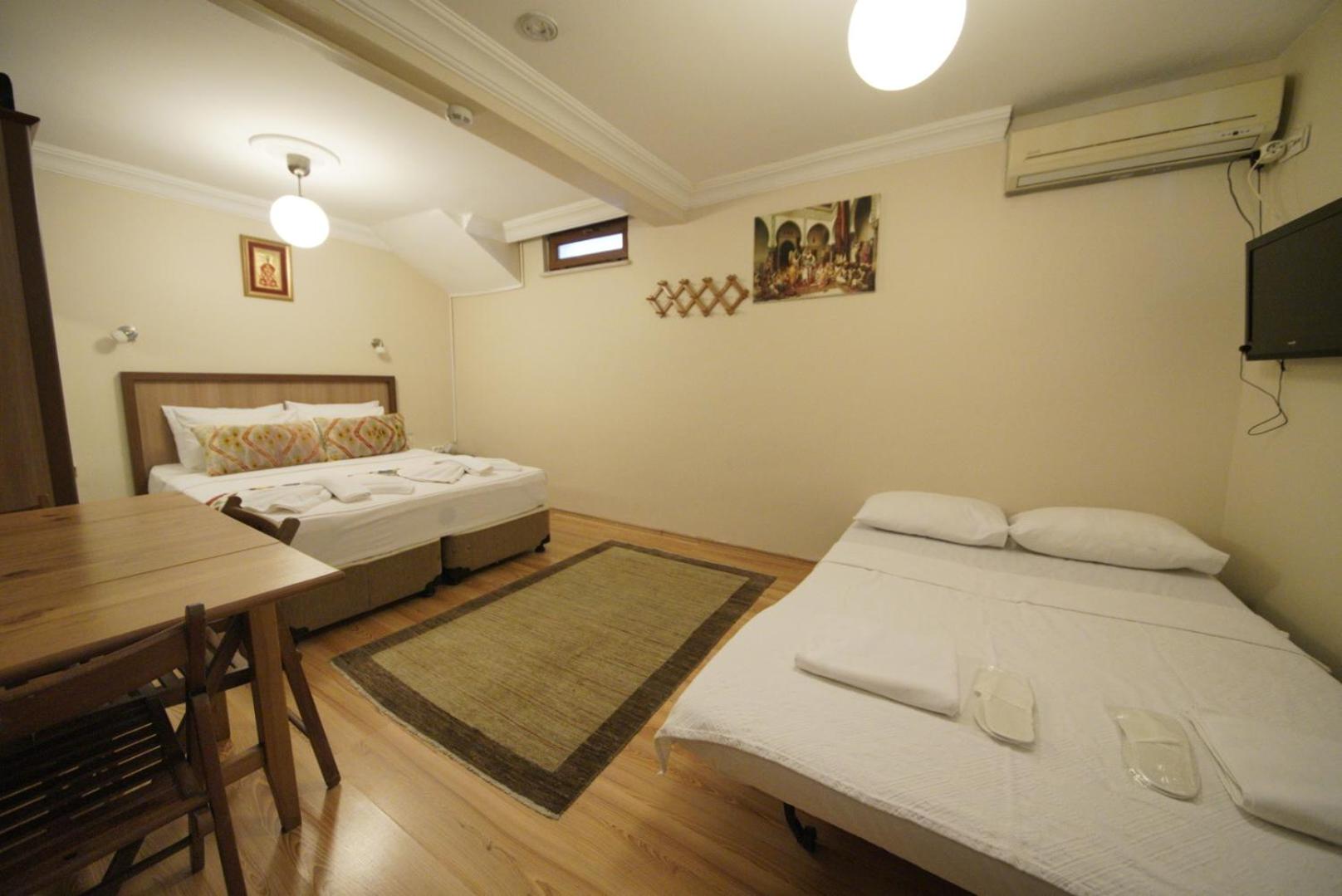 Budget Family Room photo 2