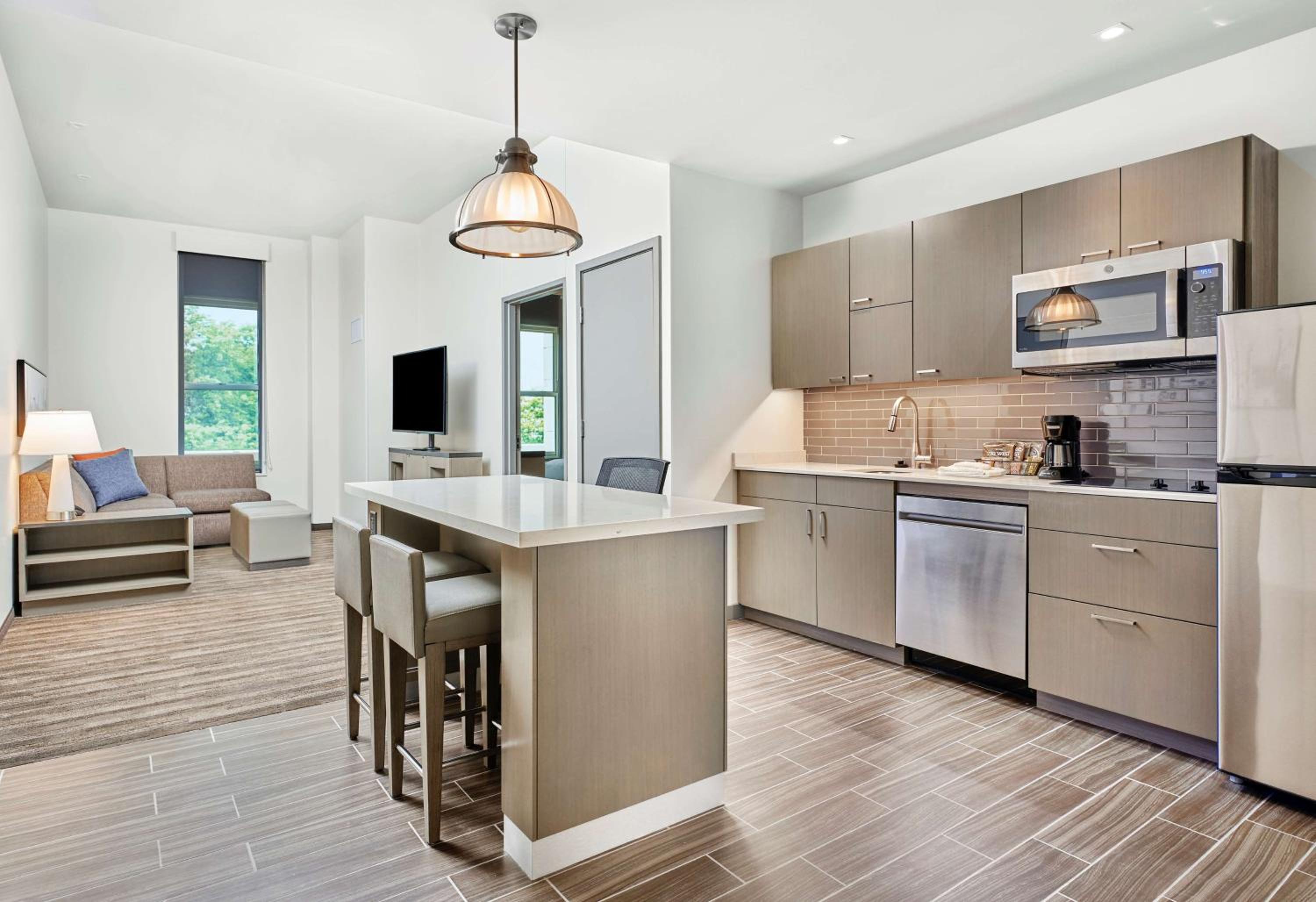 One-Bedroom King Suite with Kitchen - Photo 5