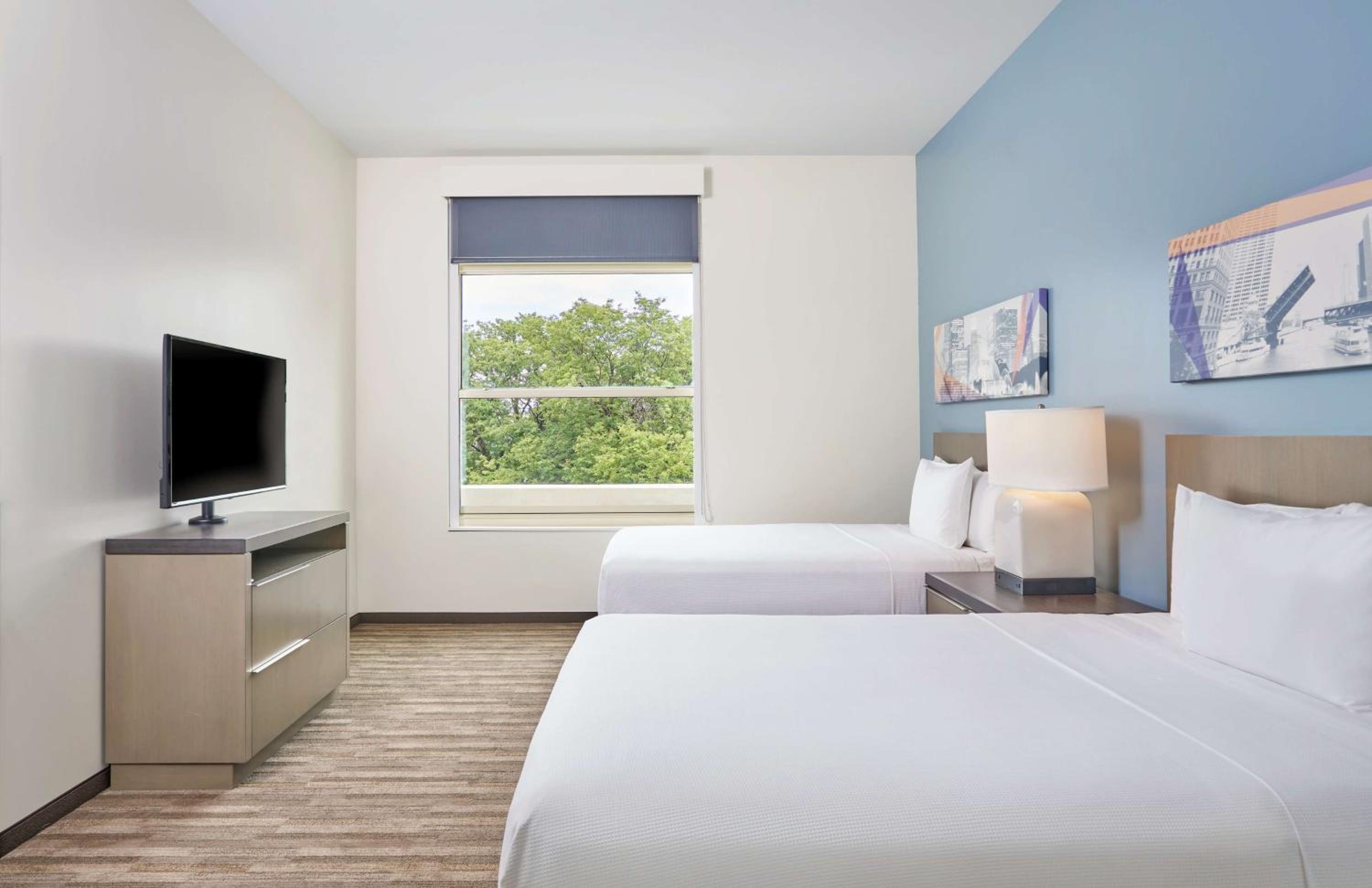 One Bedroom Kitchen Suite with Two Queen Beds and Sofa Bed - Photo 4