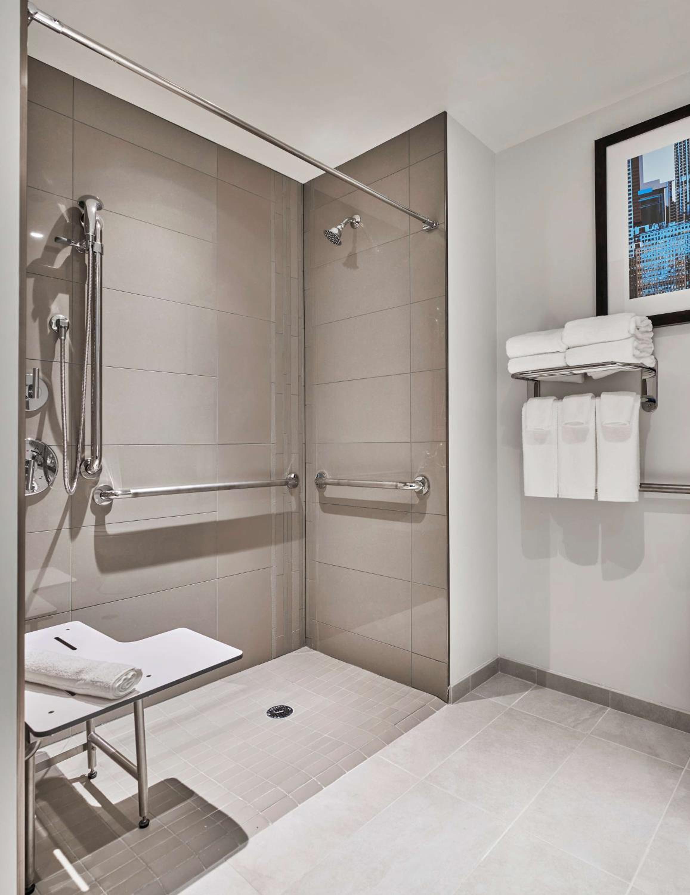 Queen Room with Two Queen Beds and Accessible Tub - Photo 4