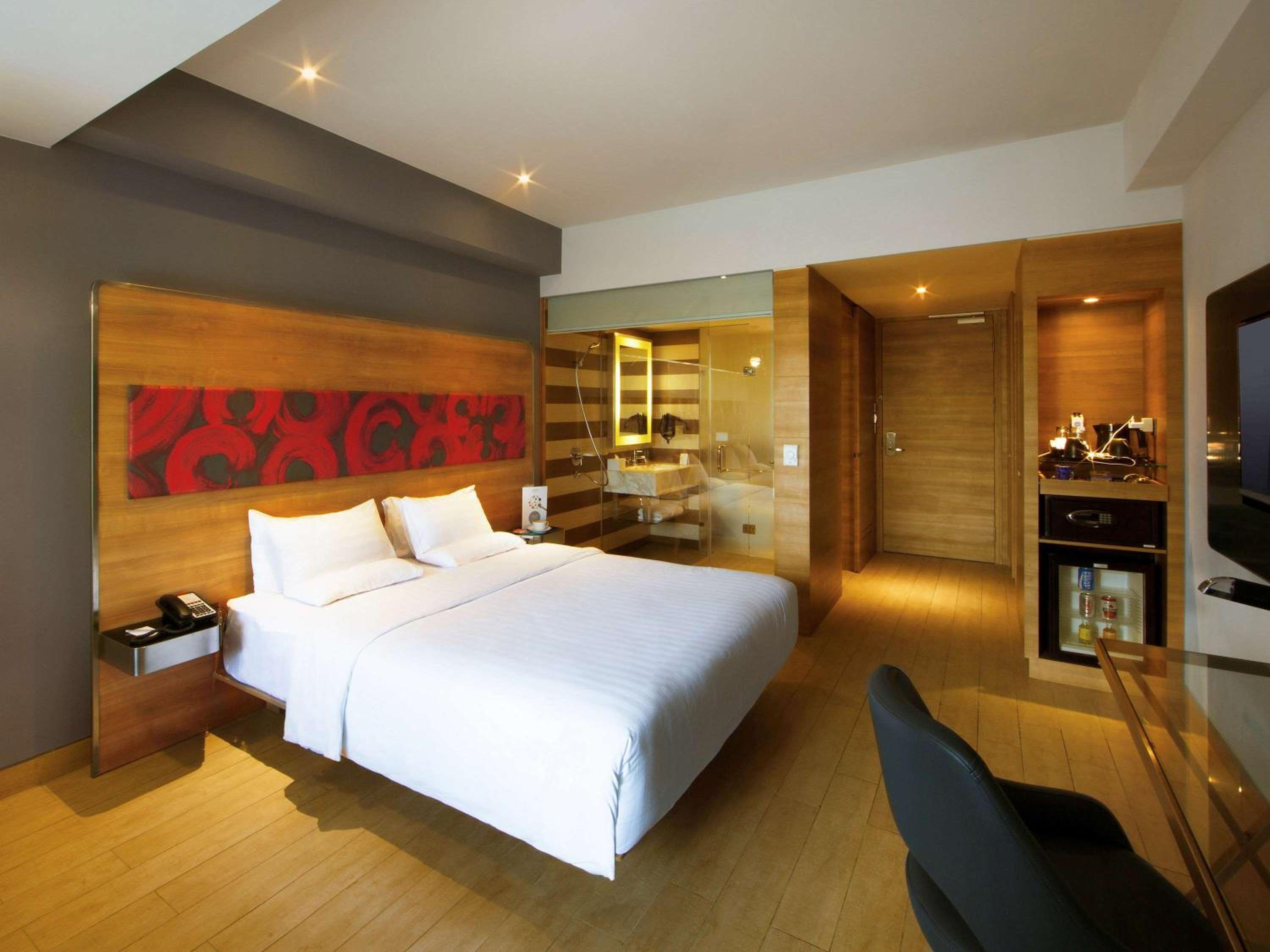 Junior King Suite photo 2