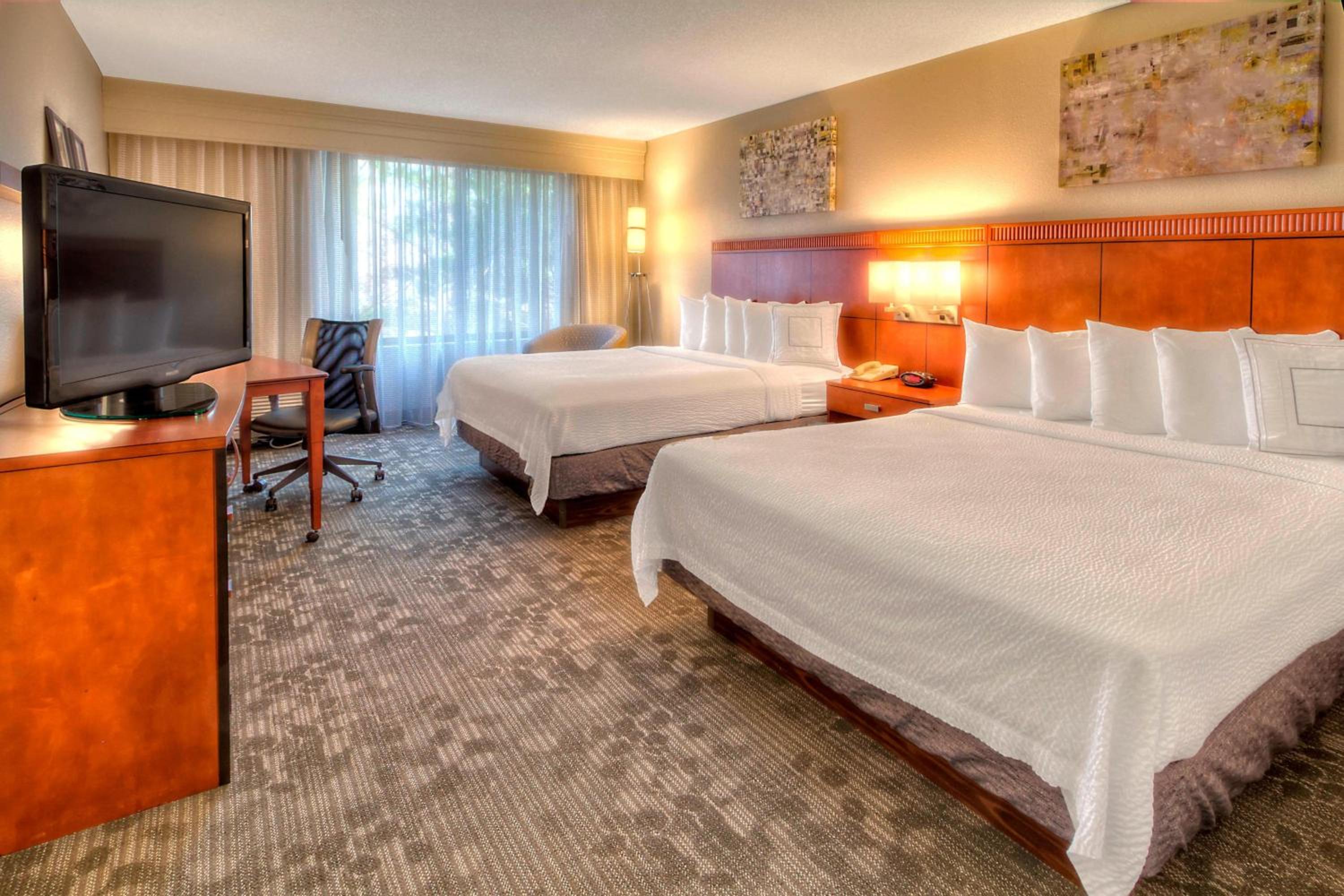 Queen Room with Two Queen Beds - Hearing Accessible