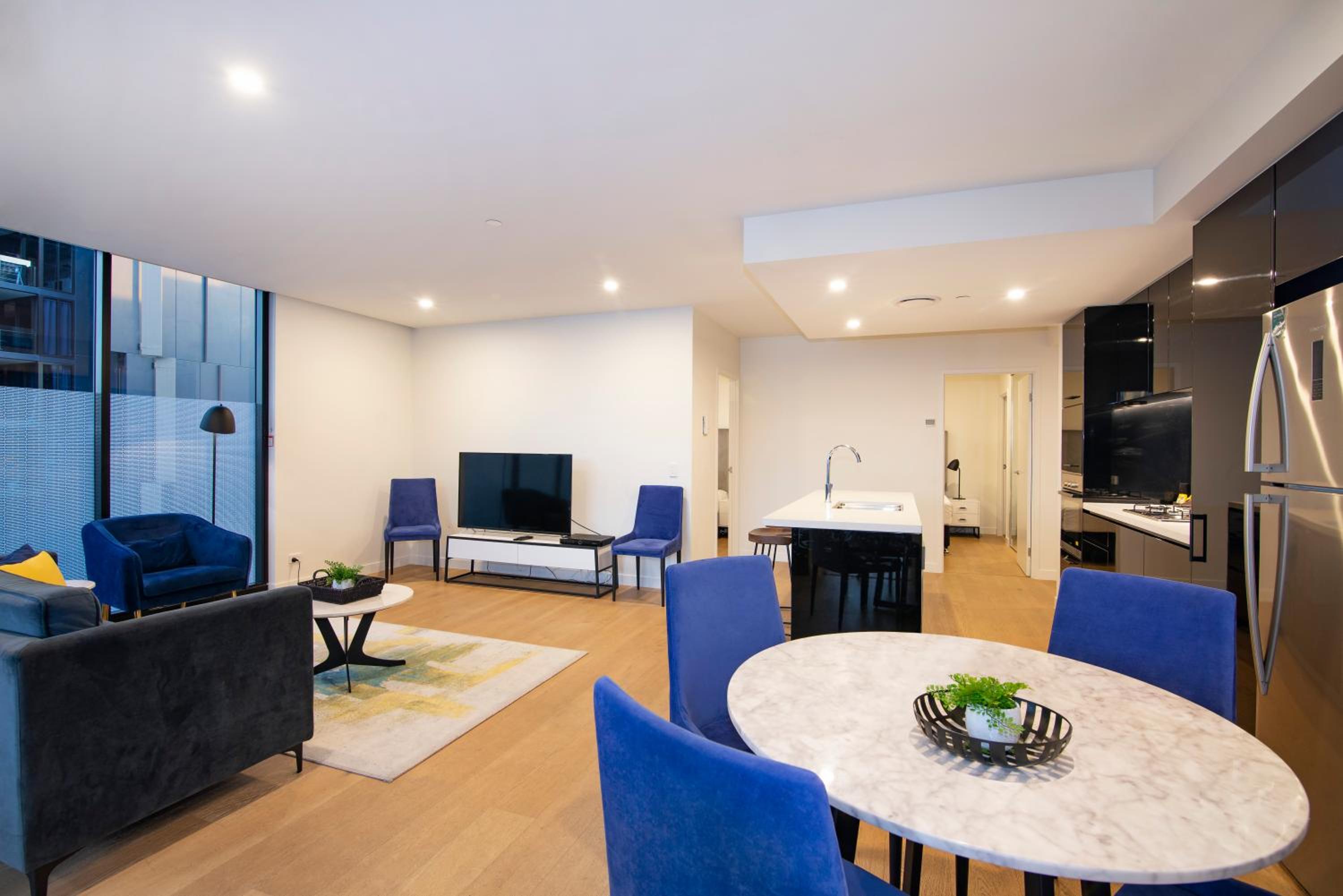 Three Bedroom Two Bathroom City View Apartment thumbnail 5