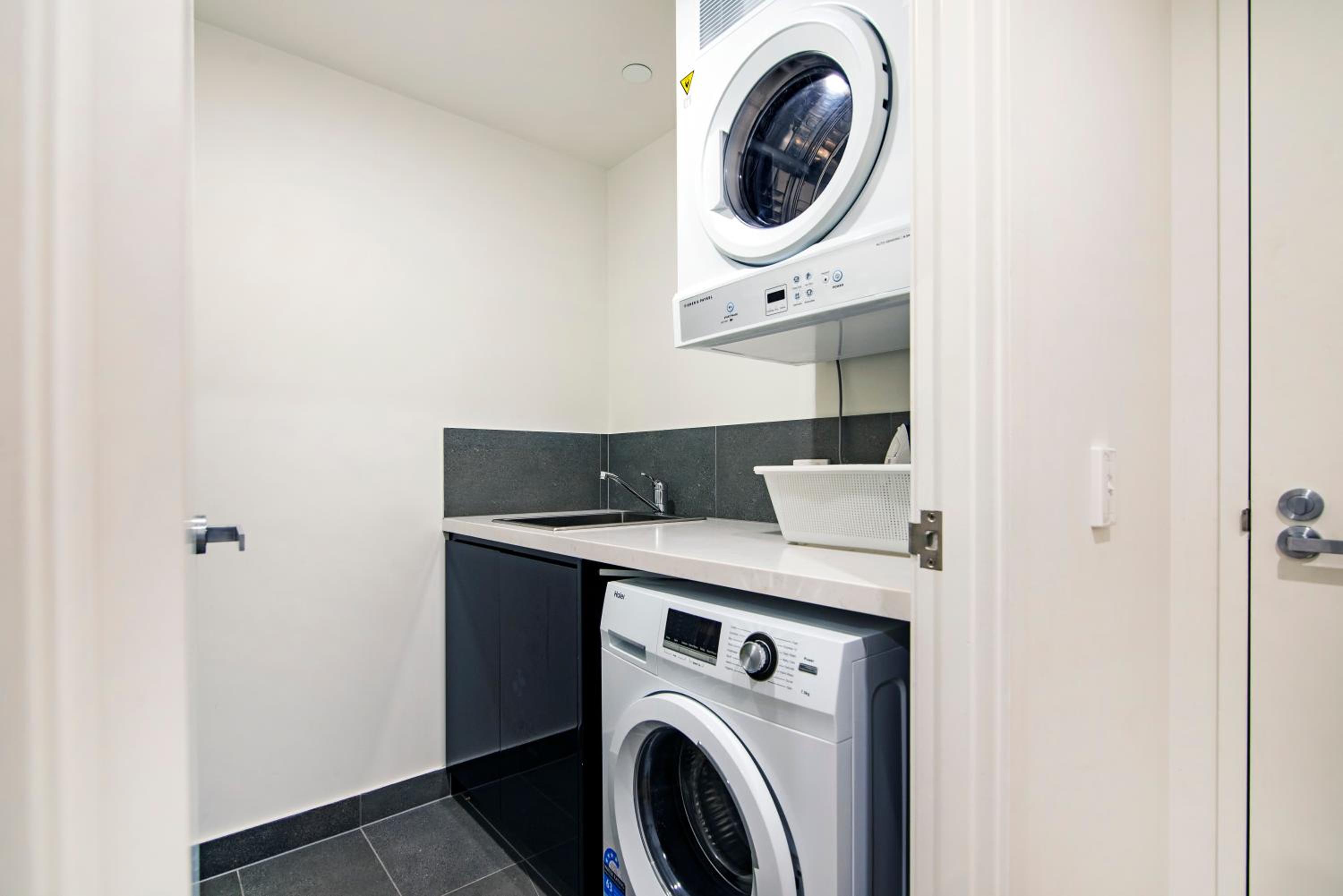 Three Bedroom Two Bathroom City View Apartment
