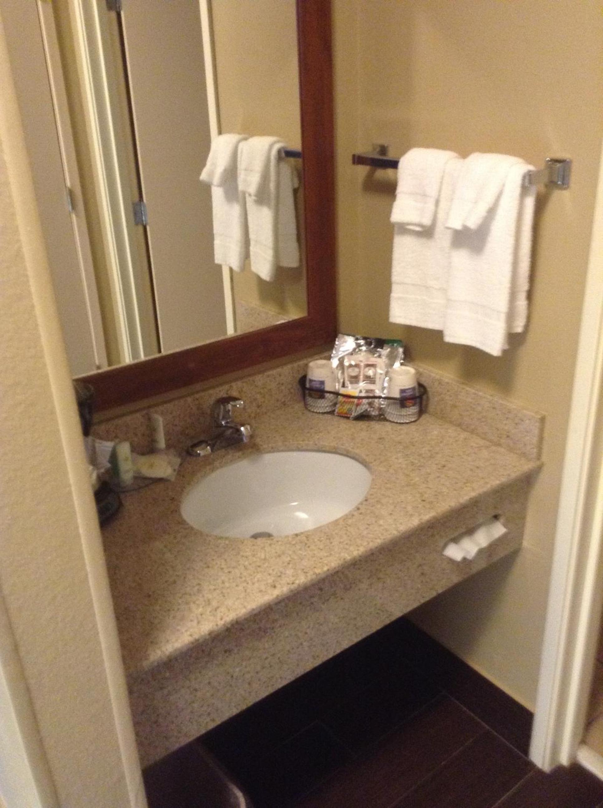 Standard King Room - Non-Smoking  - Photo 2