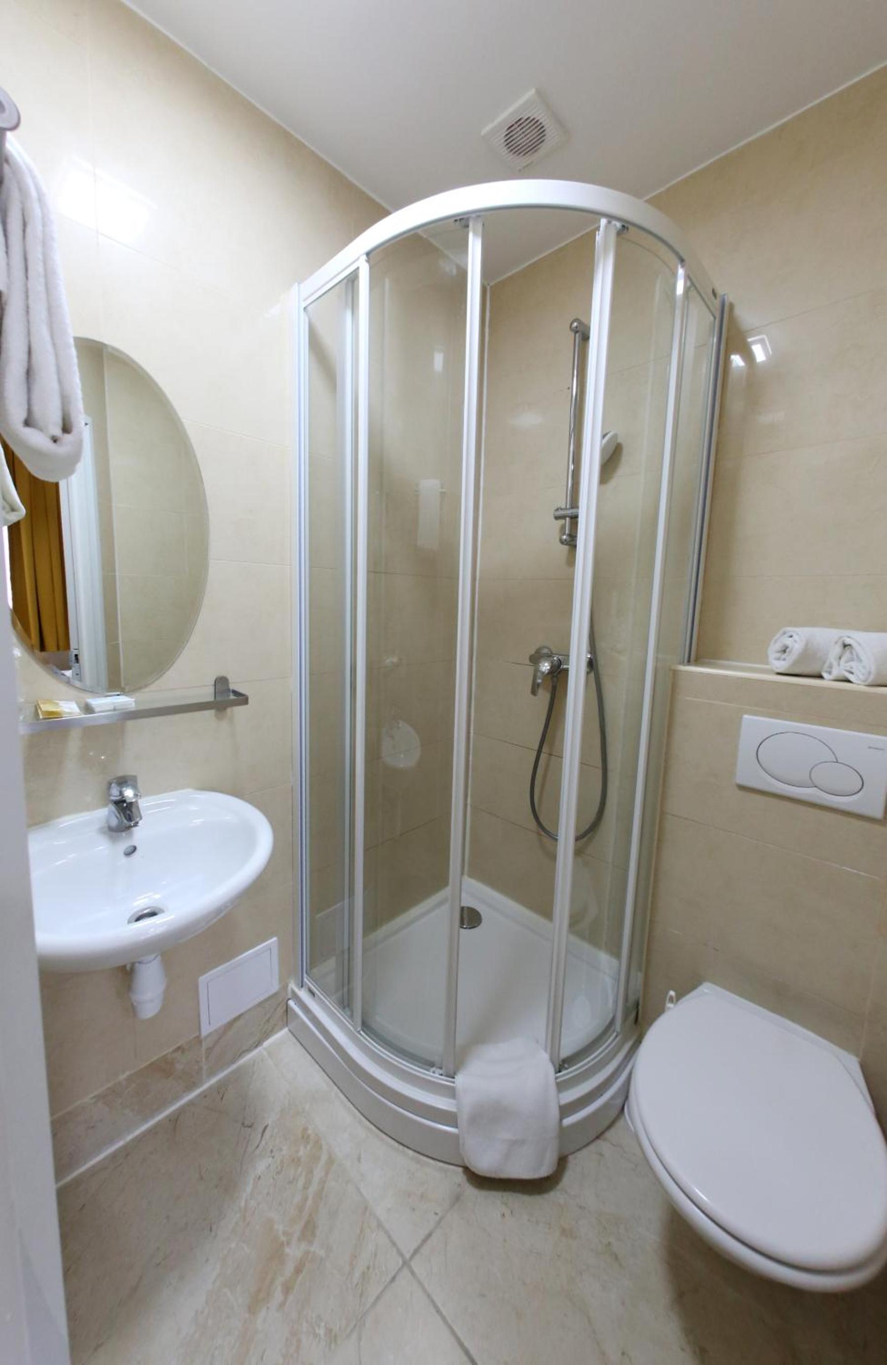Budget Double Room - Photo 2