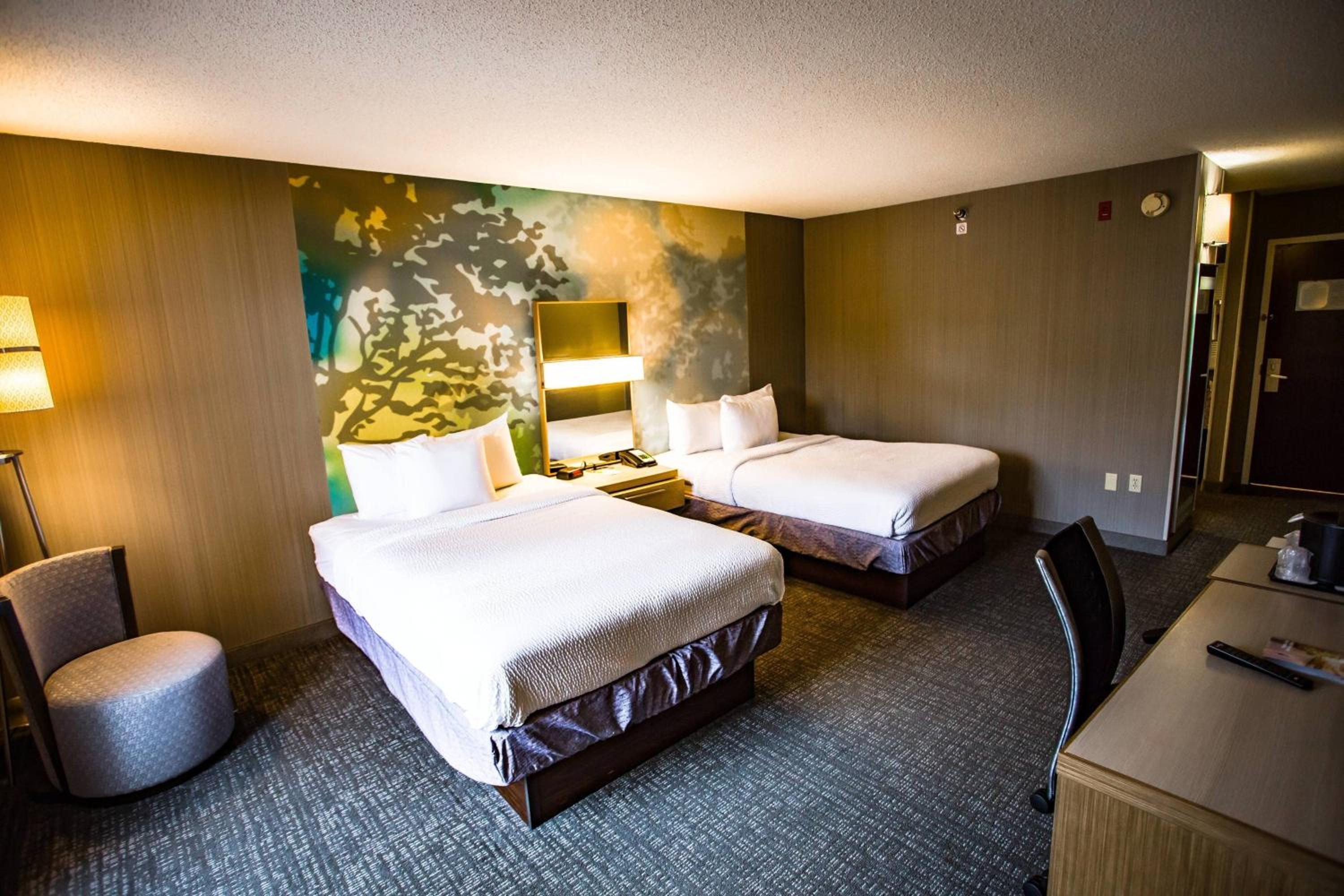Queen Room with Two Queen Beds and Sofa Bed photo 2