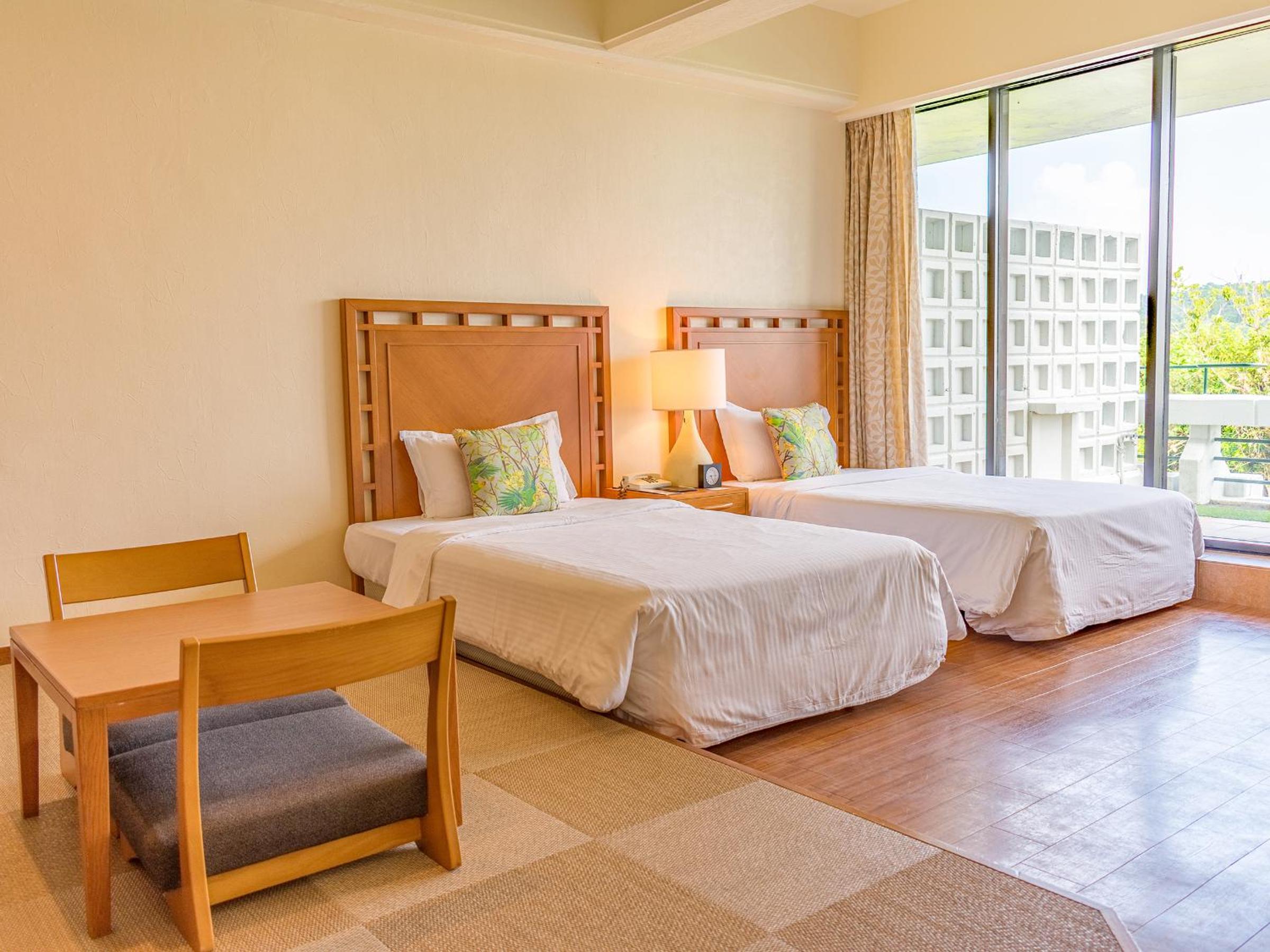 Luxury Room with Mountain View - Non-Smoking (Futon for 3+ guests) - Photo 1
